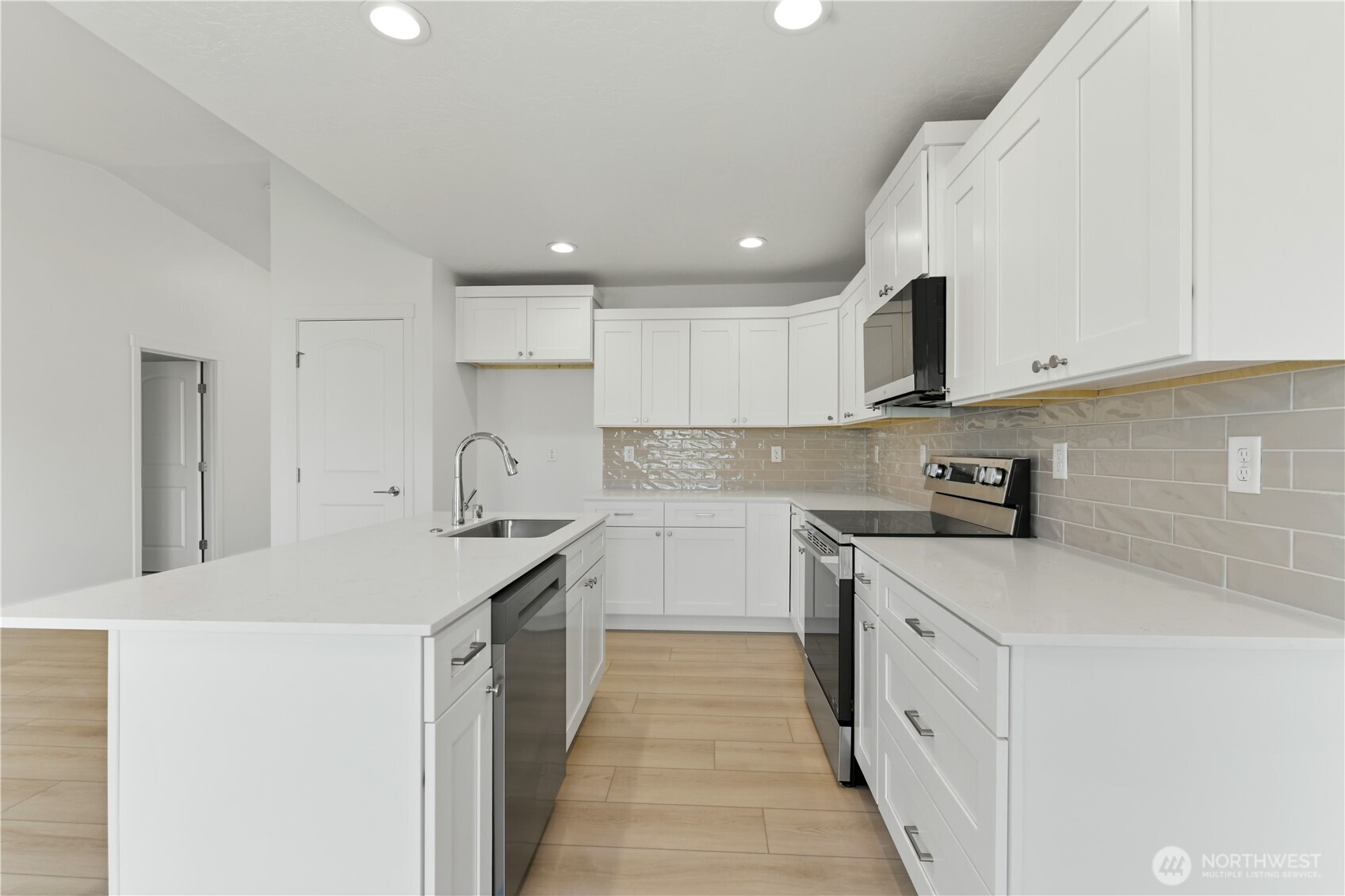 321 N Lessor Loop Property Photo 13