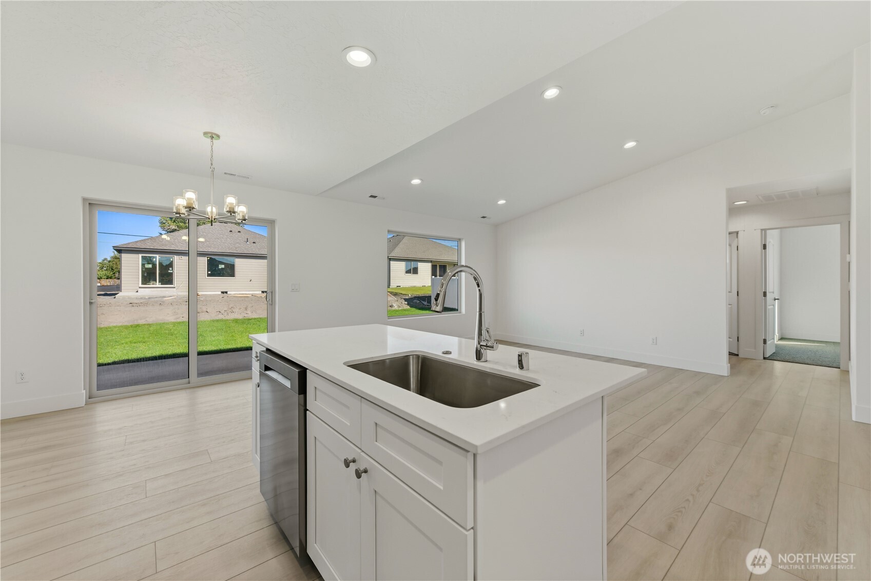 321 N Lessor Loop Property Photo 14