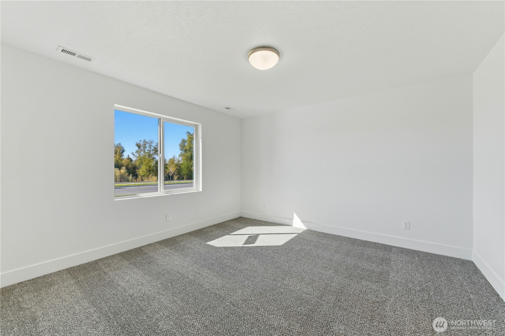 321 N Lessor Loop Property Photo 15