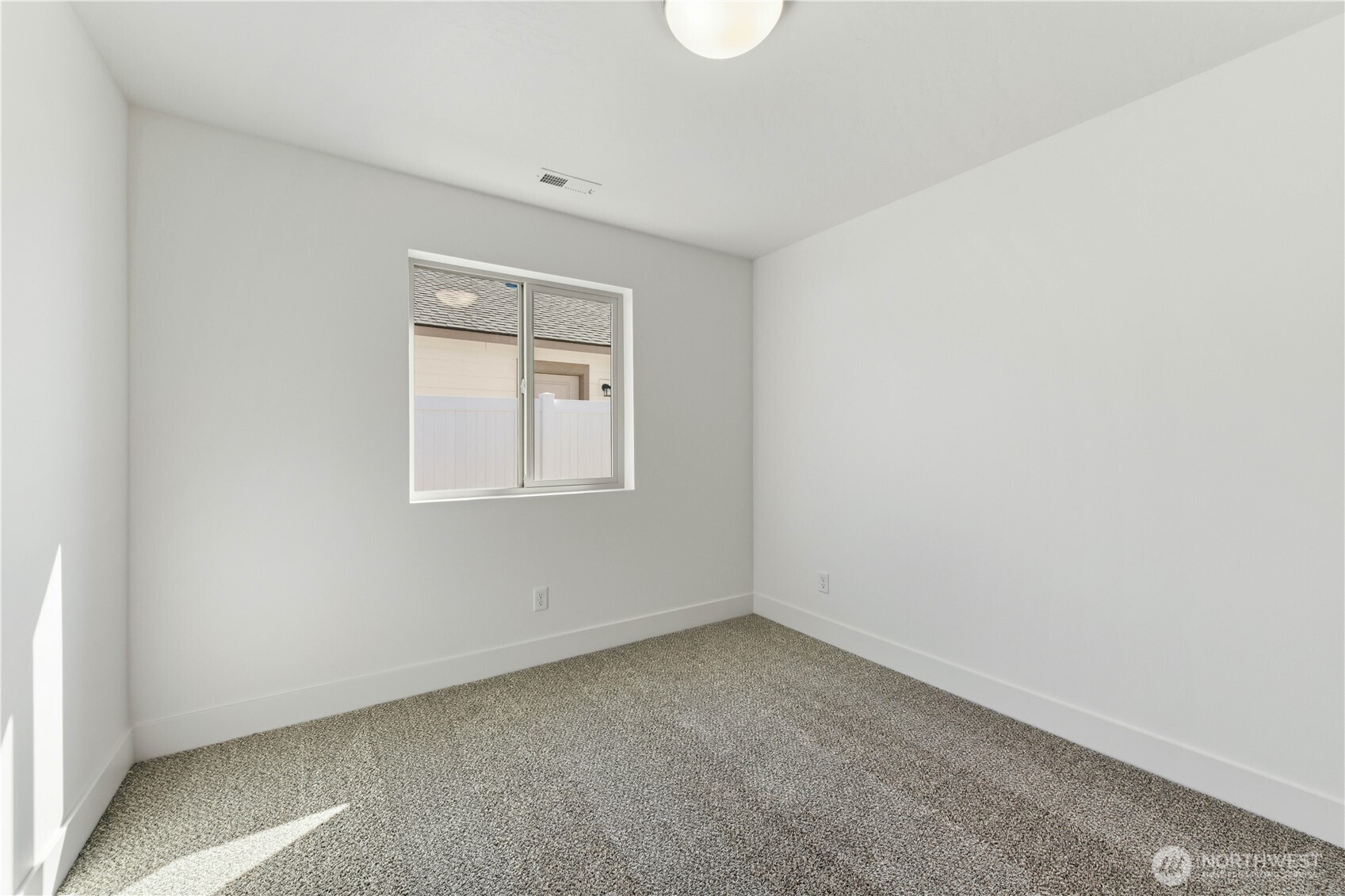 321 N Lessor Loop Property Photo 17