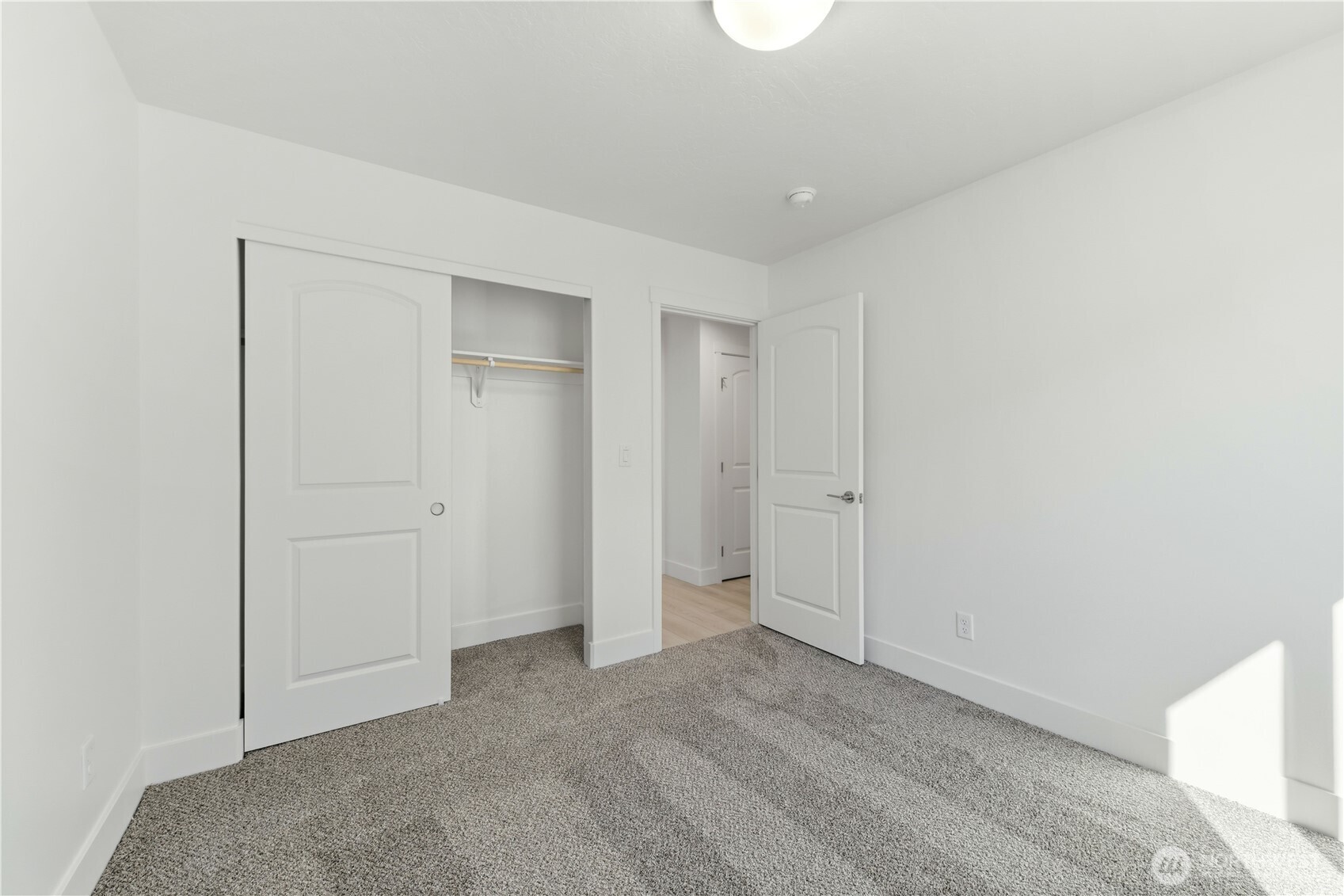 321 N Lessor Loop Property Photo 18