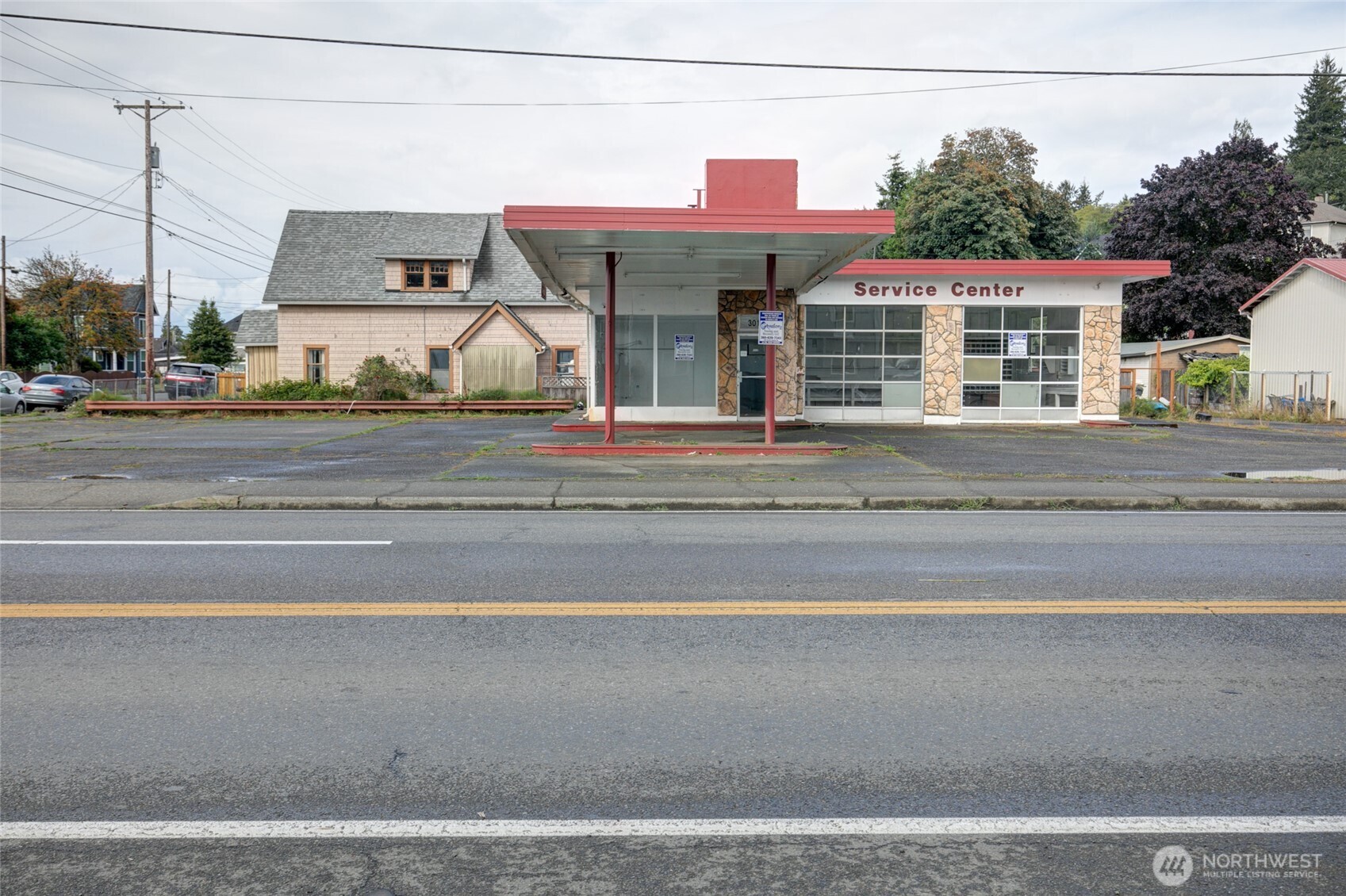 301 Lincoln Street Property Photo 2