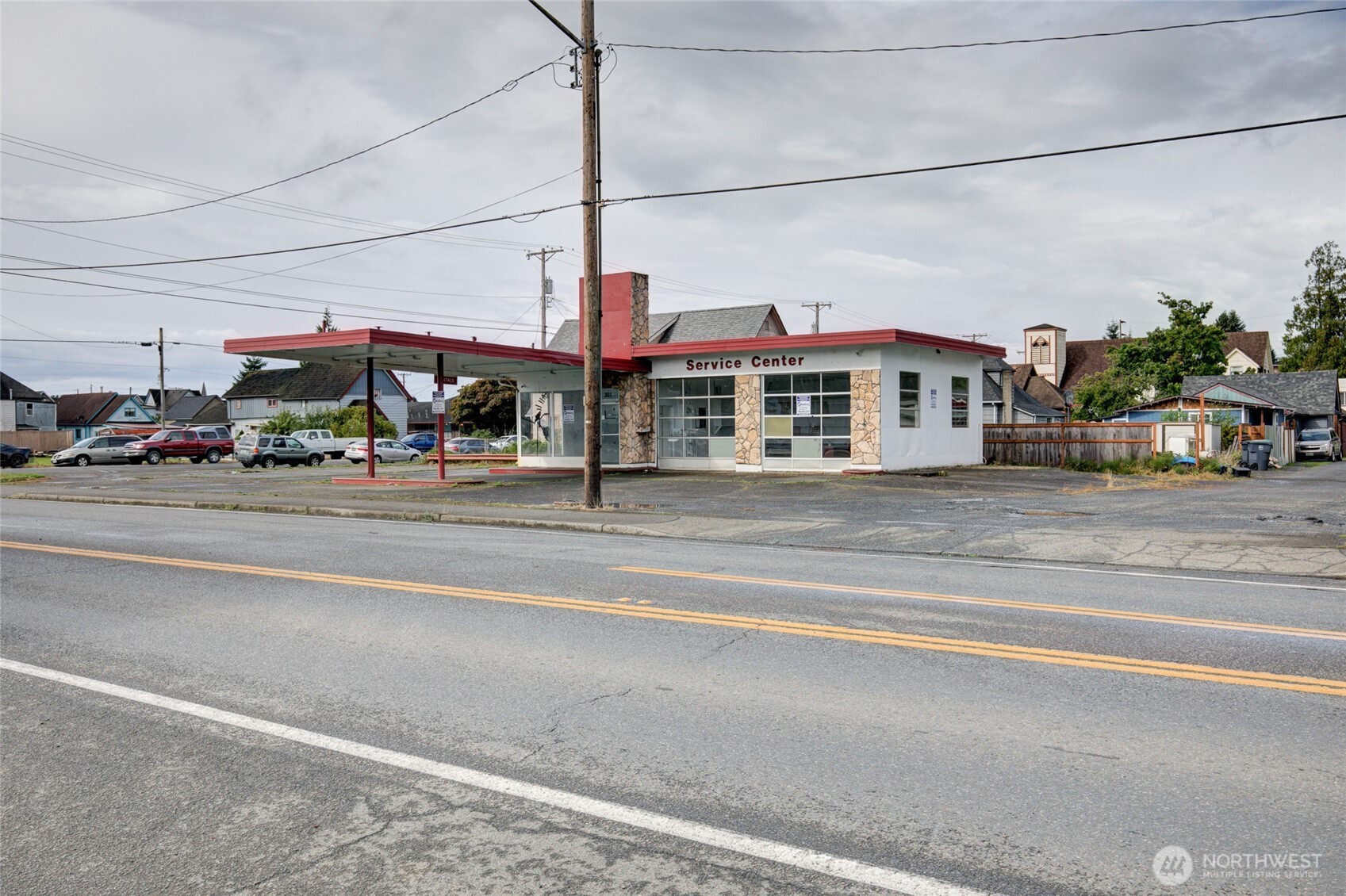 301 Lincoln Street Property Photo 4