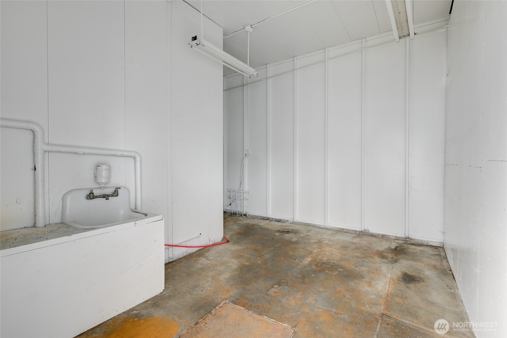 301 Lincoln Street Property Photo 8