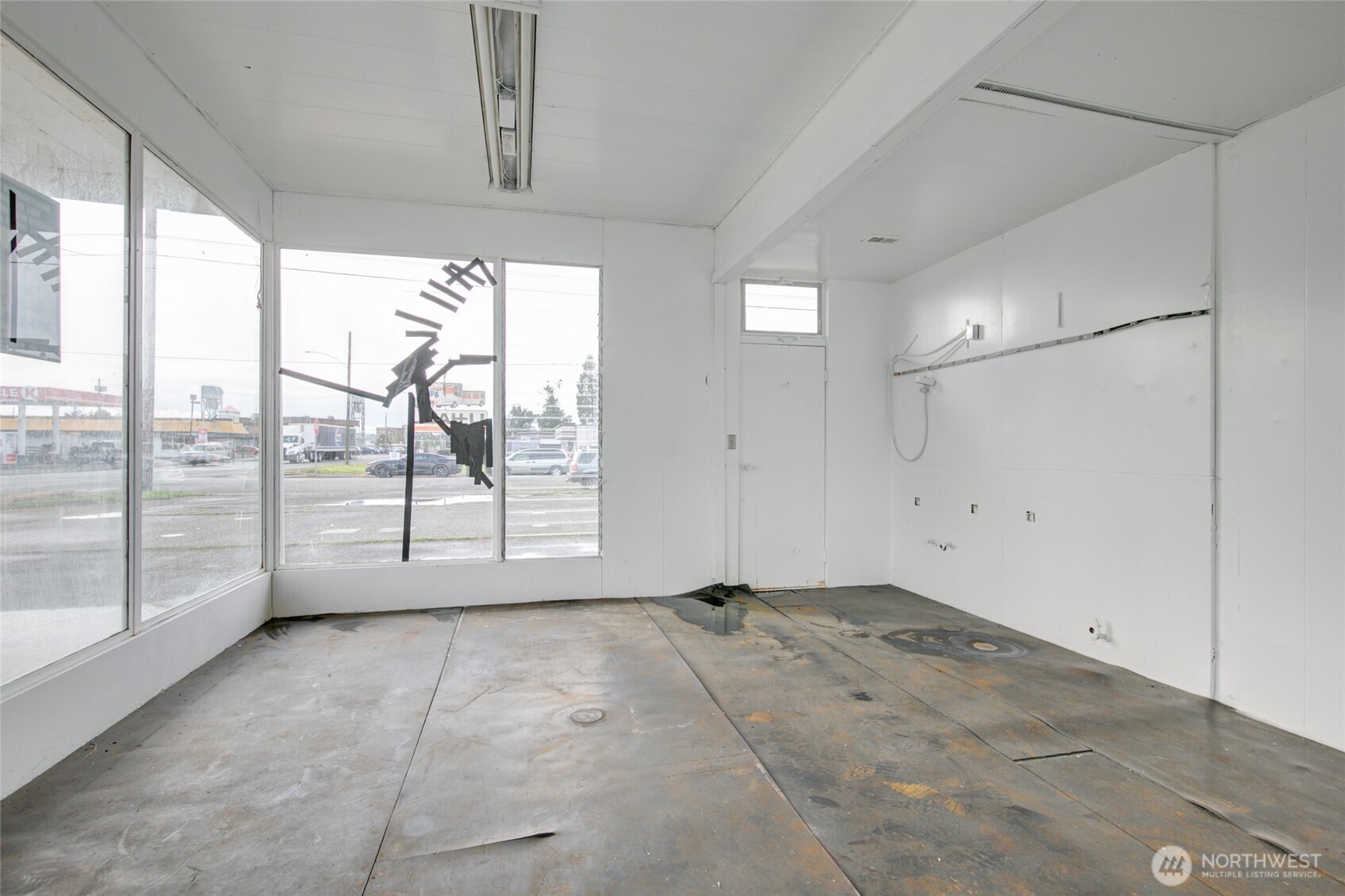 301 Lincoln Street Property Photo 32