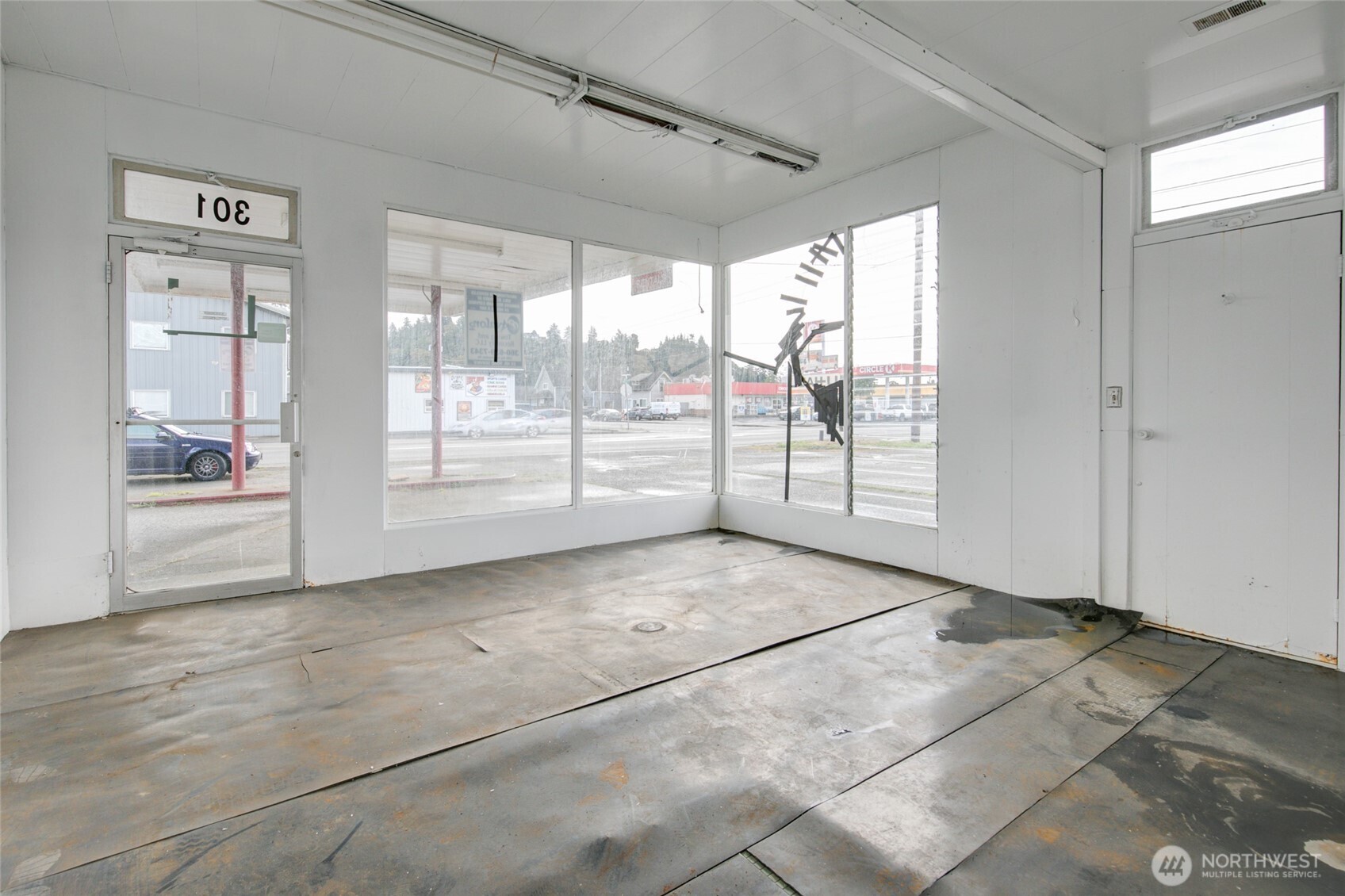 301 Lincoln Street Property Photo 33
