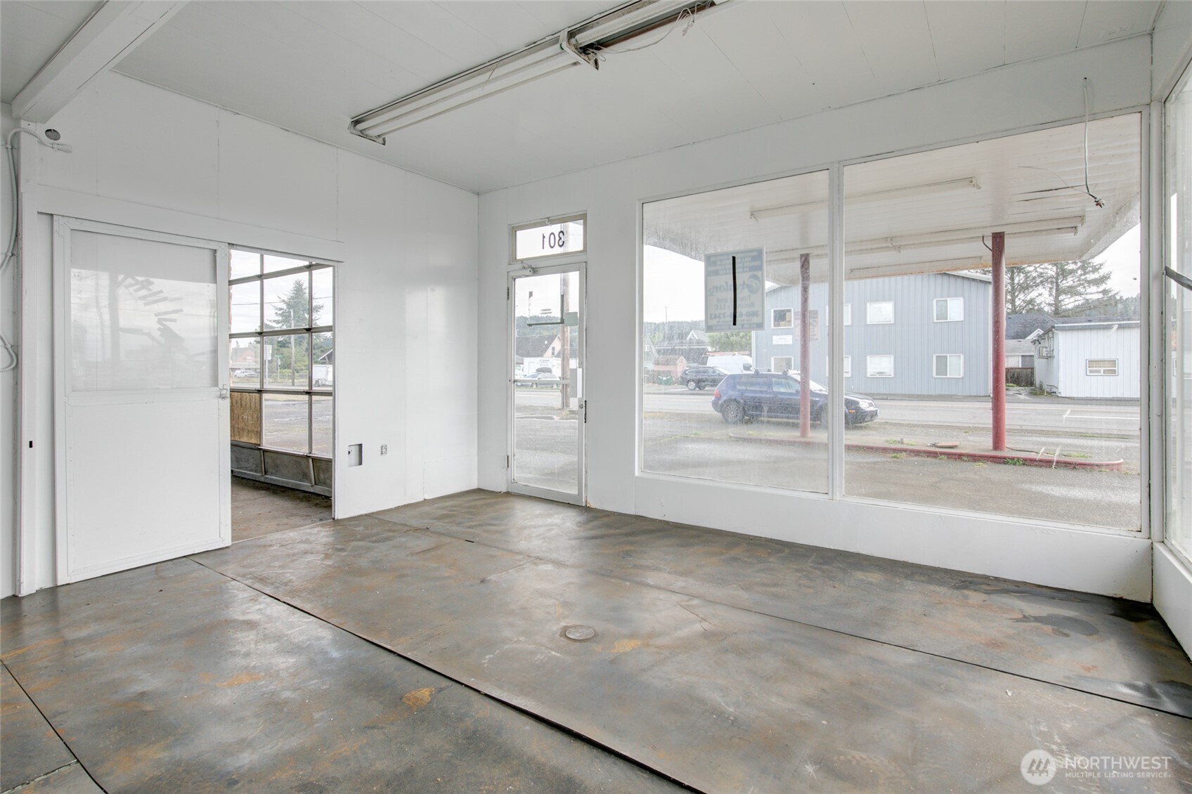301 Lincoln Street Property Photo 34