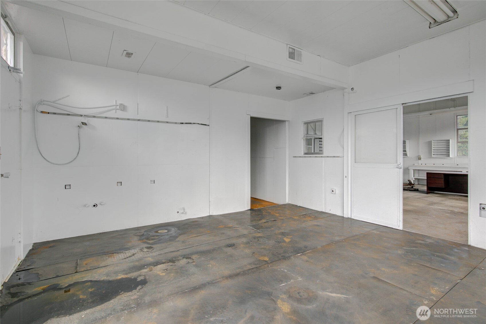 301 Lincoln Street Property Photo 35