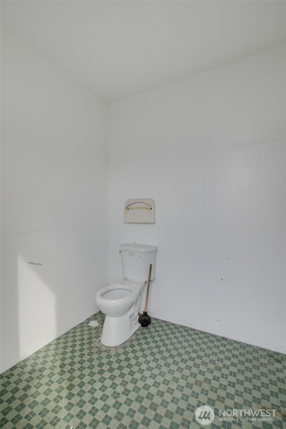 301 Lincoln Street Property Photo 37