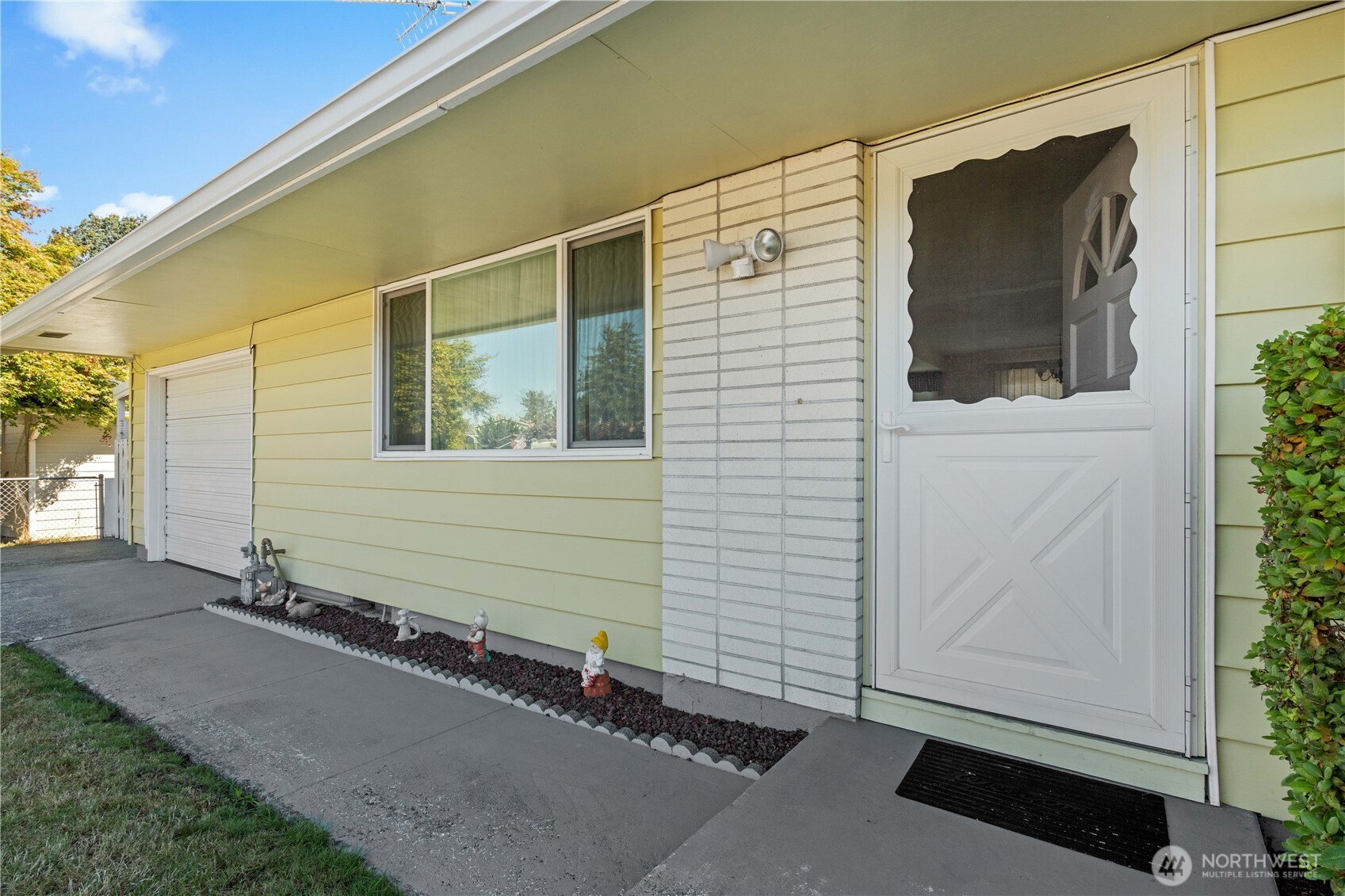 19421 Aurora Drive Property Photo 2