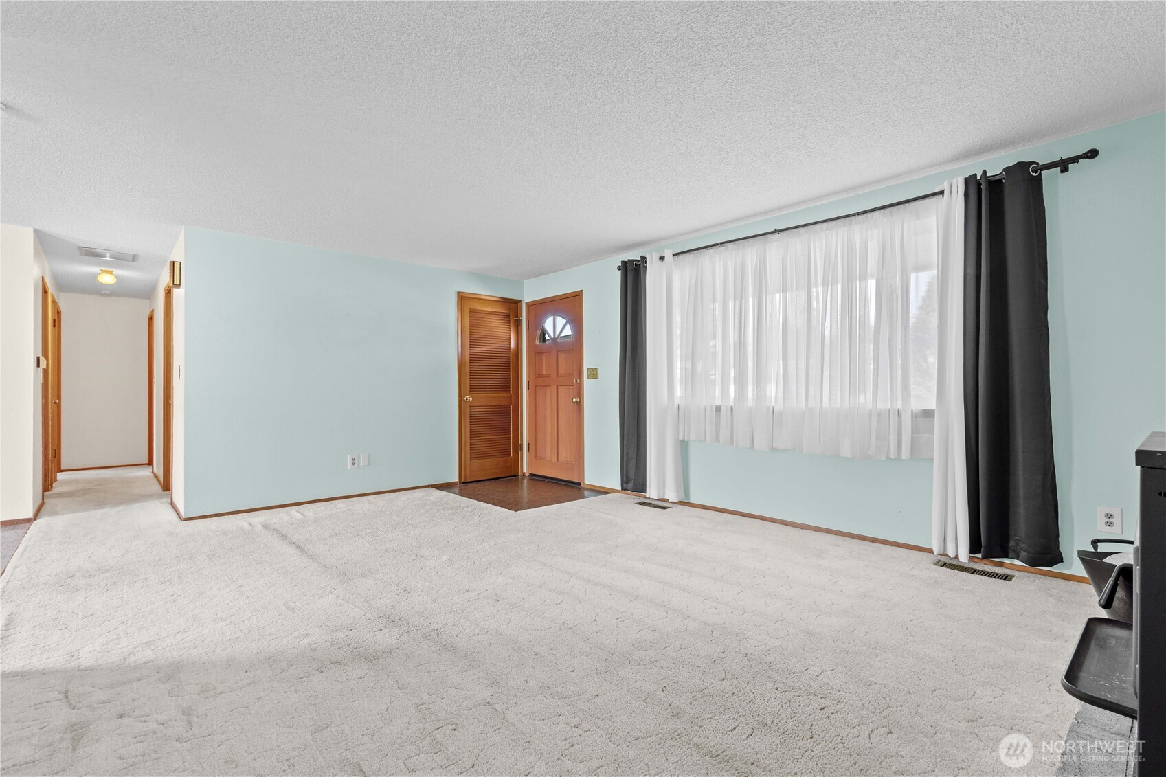 19421 Aurora Drive Property Photo 3