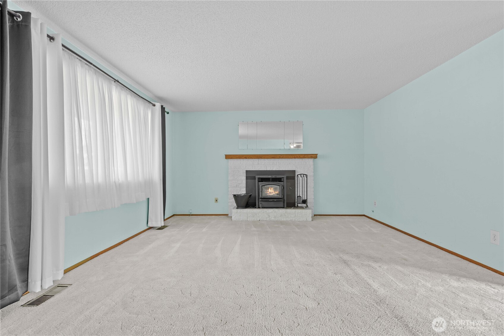 19421 Aurora Drive Property Photo 4
