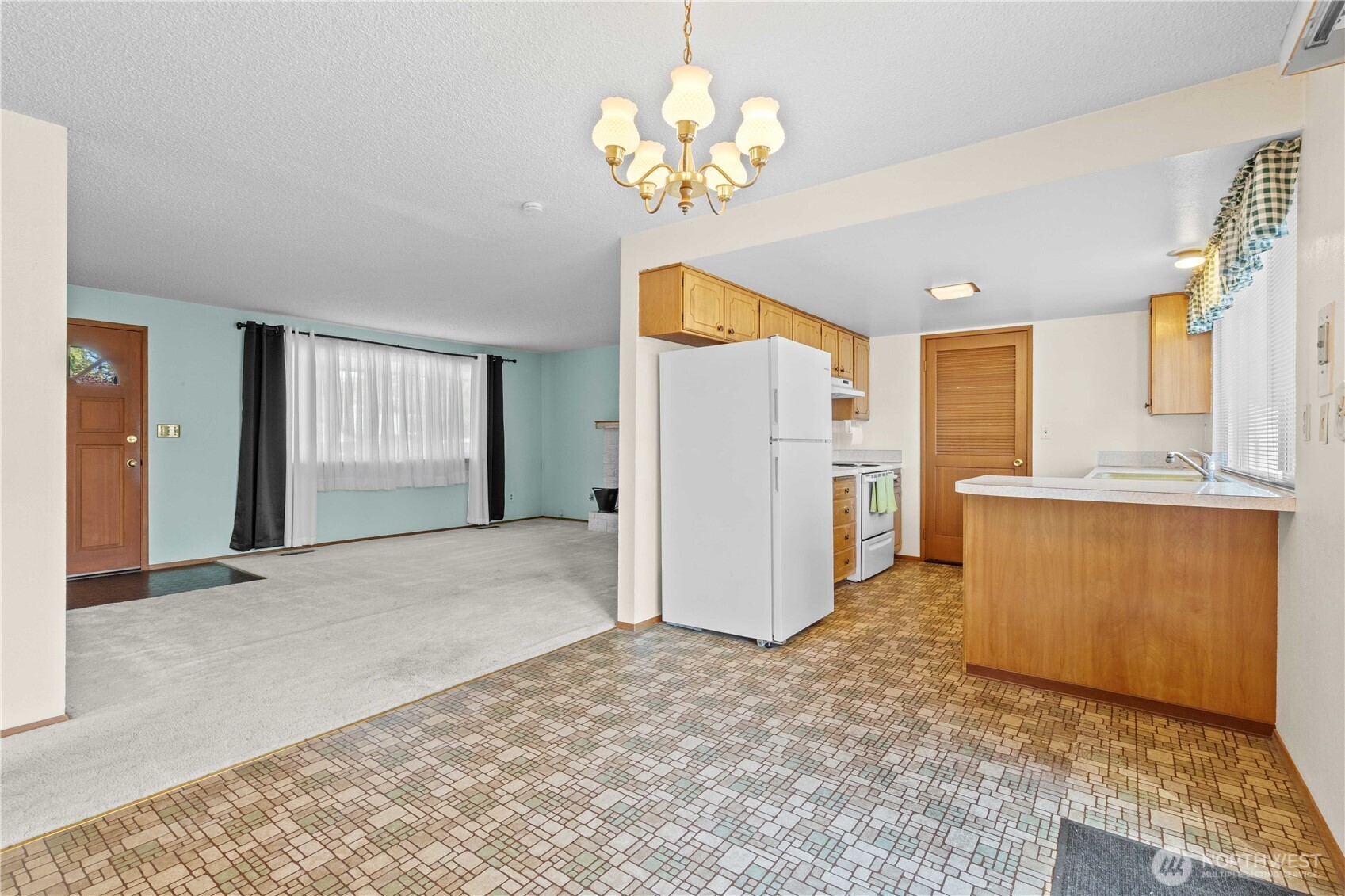 19421 Aurora Drive Property Photo 5