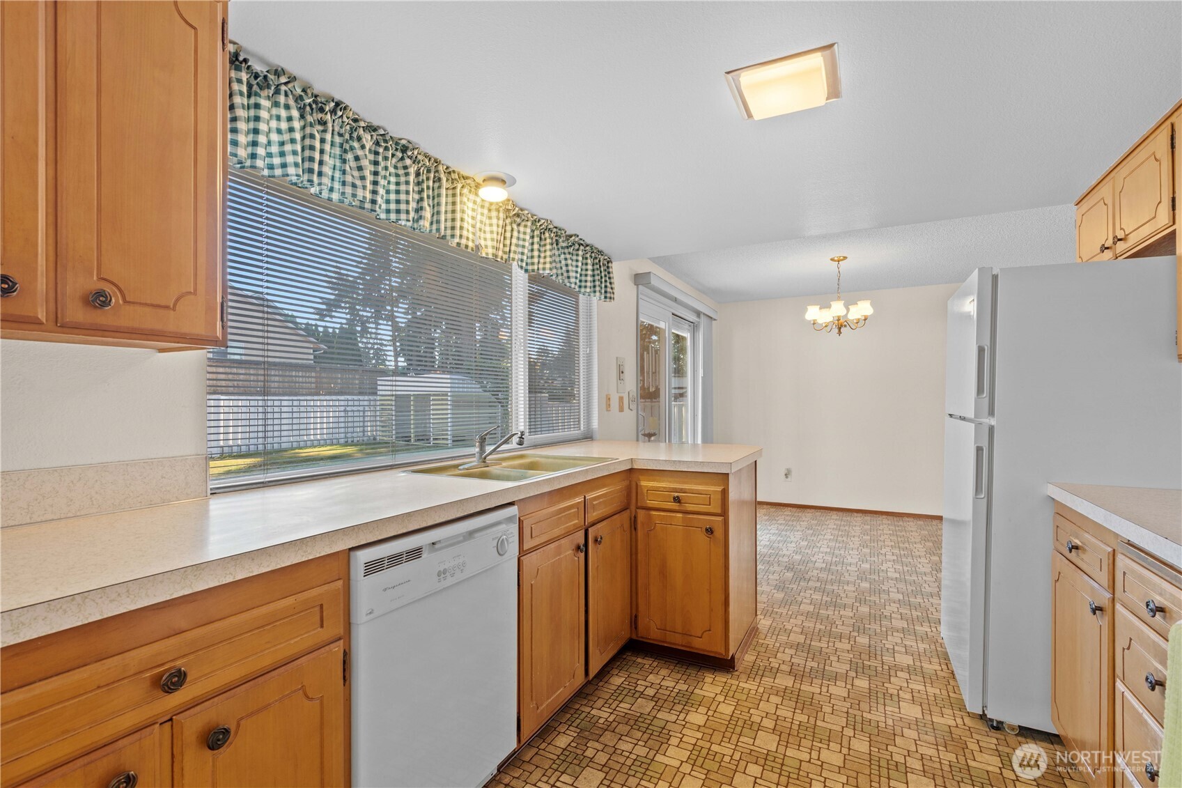 19421 Aurora Drive Property Photo 6