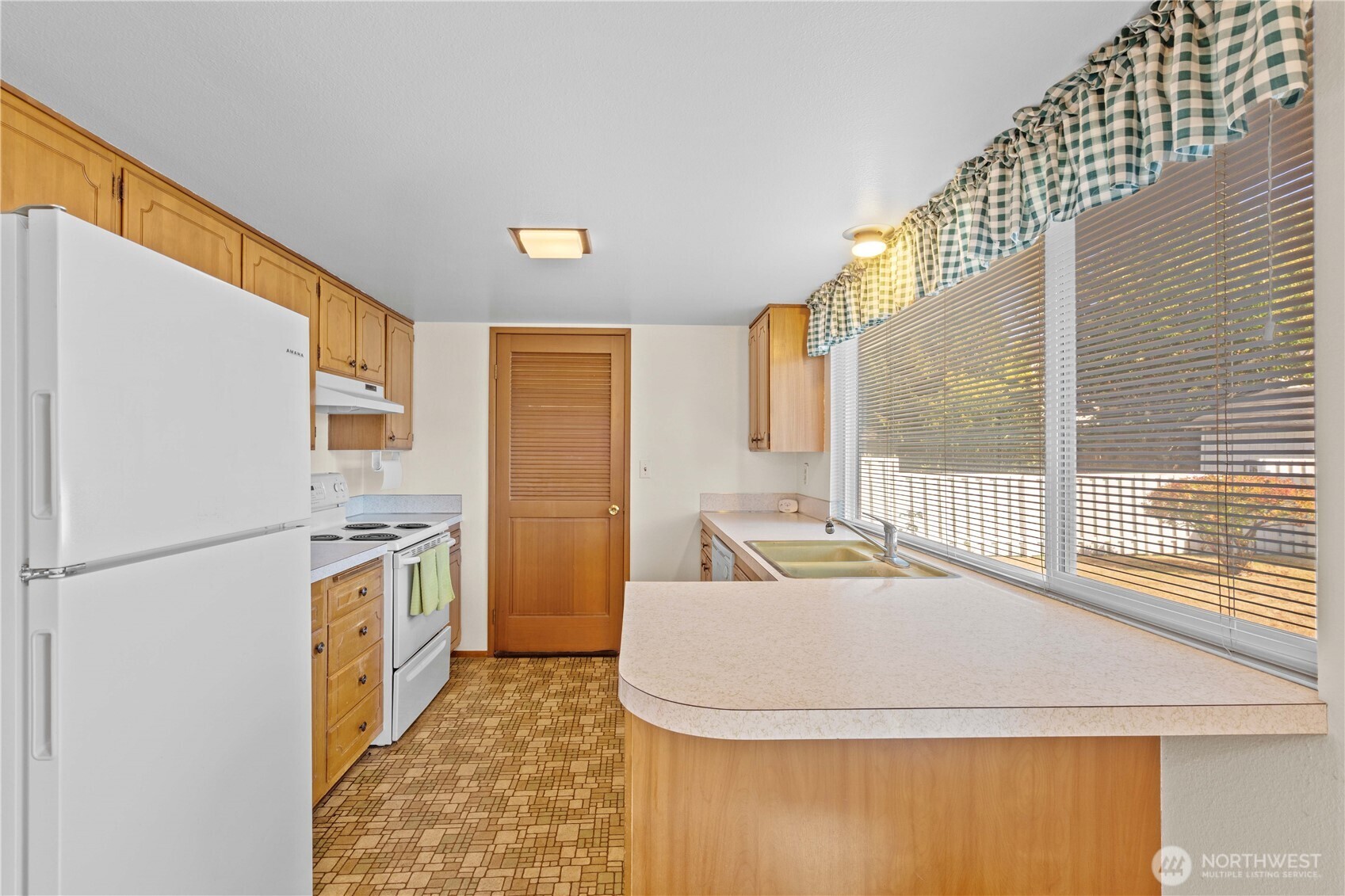19421 Aurora Drive Property Photo 8