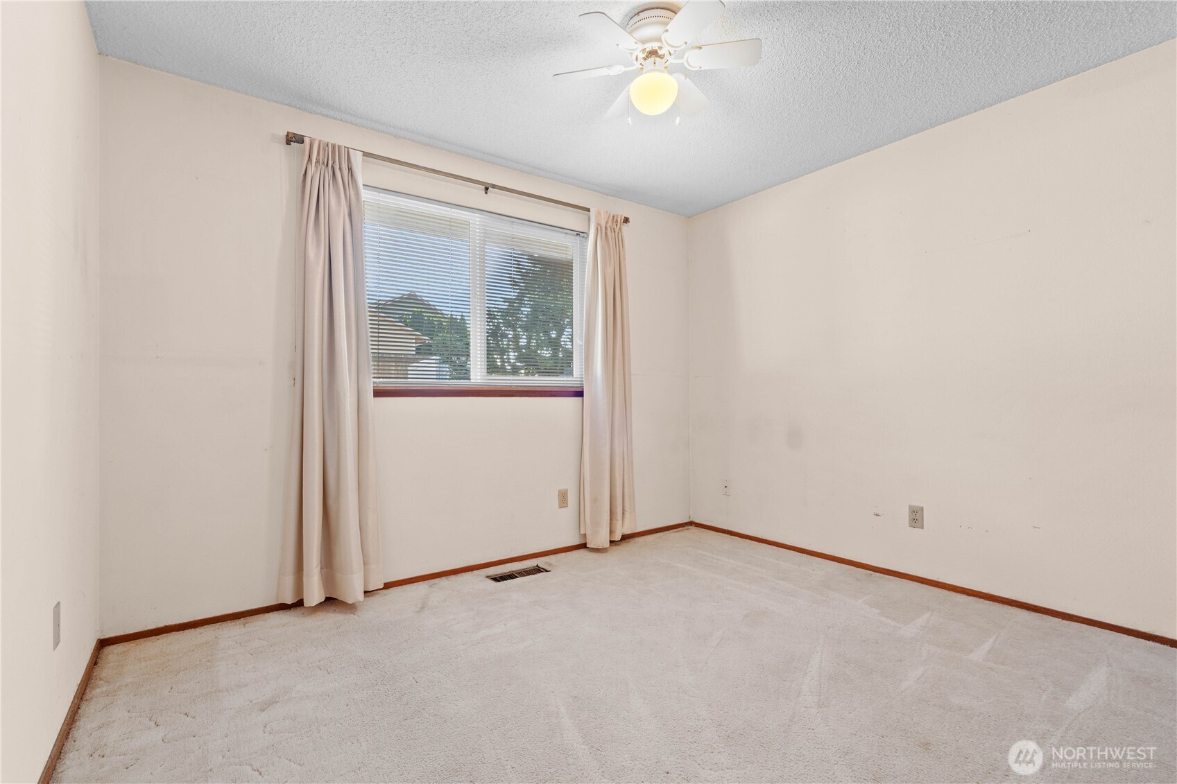 19421 Aurora Drive Property Photo 10