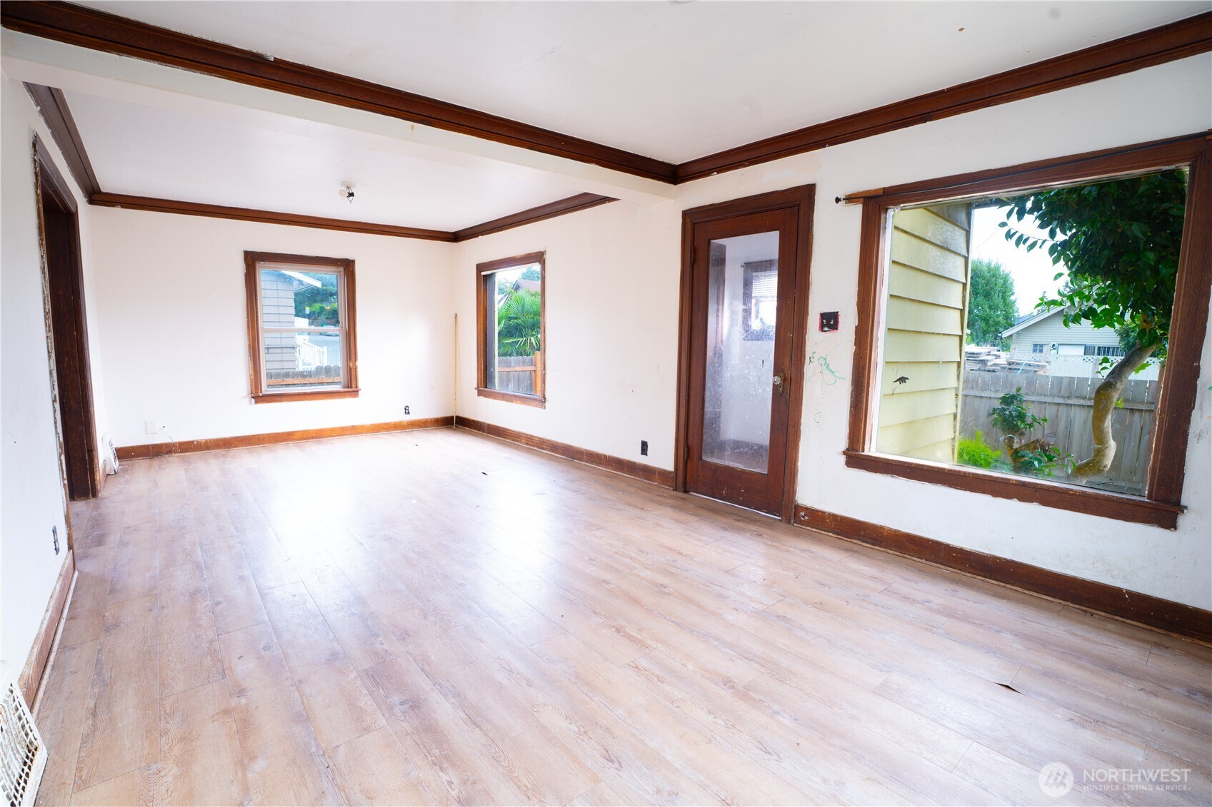 4210 S Holly Street Property Photo 3