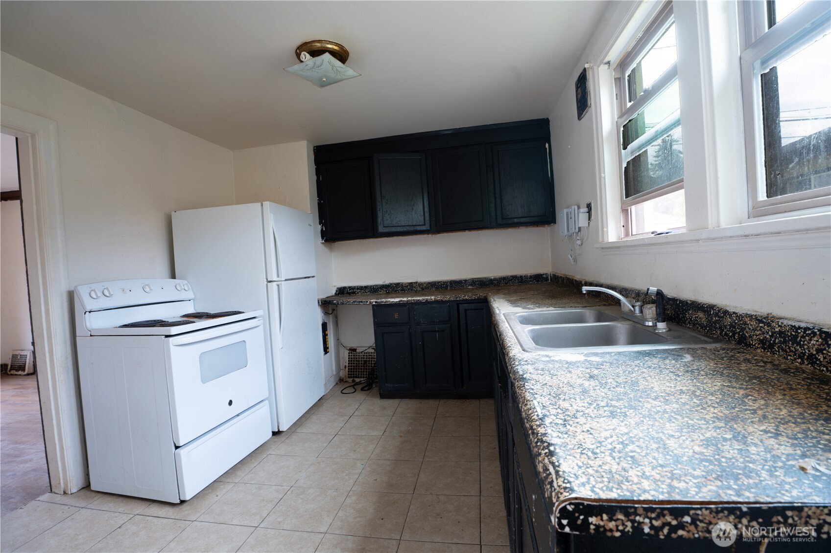 4210 S Holly Street Property Photo 7