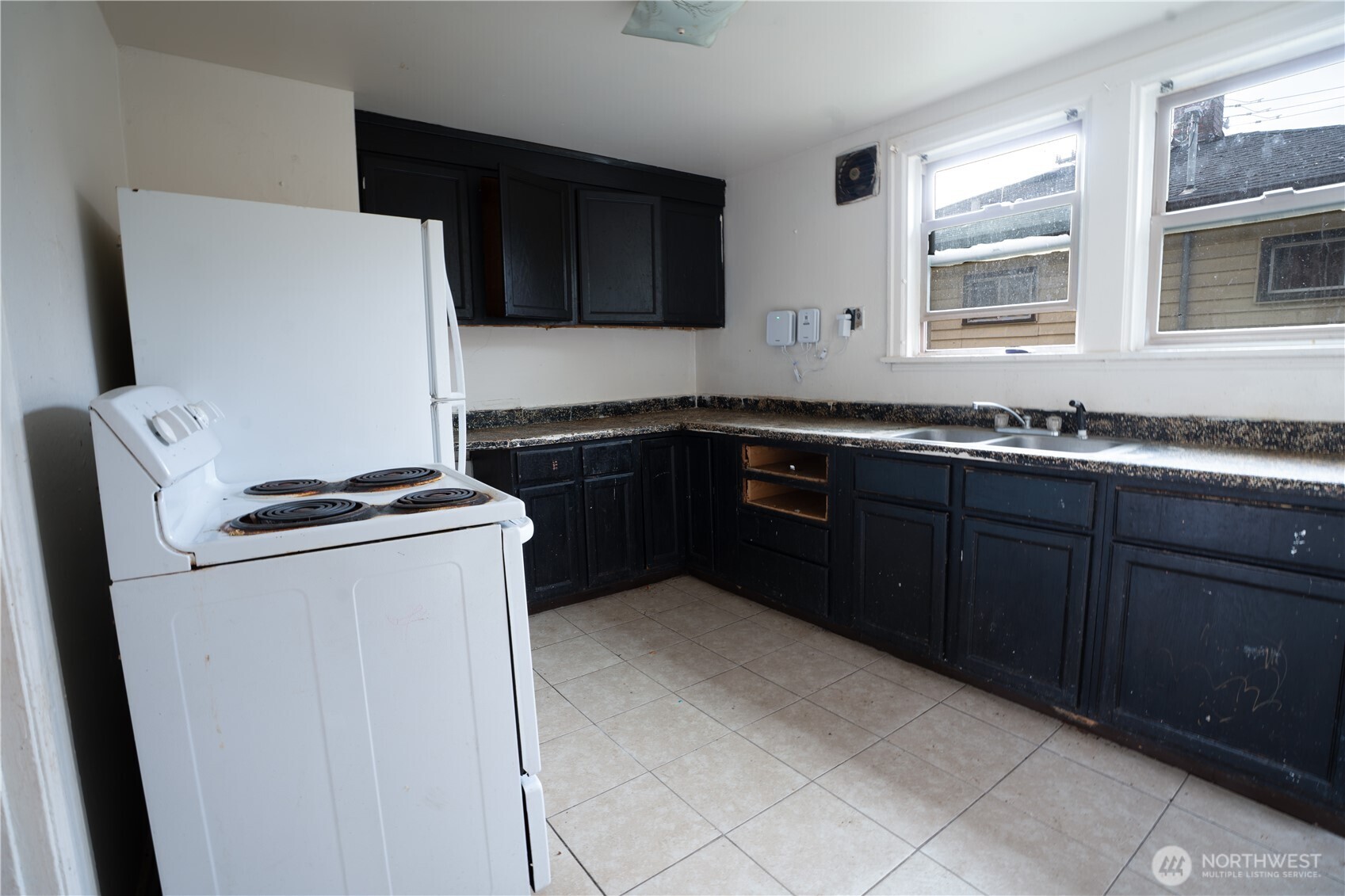 4210 S Holly Street Property Photo 9