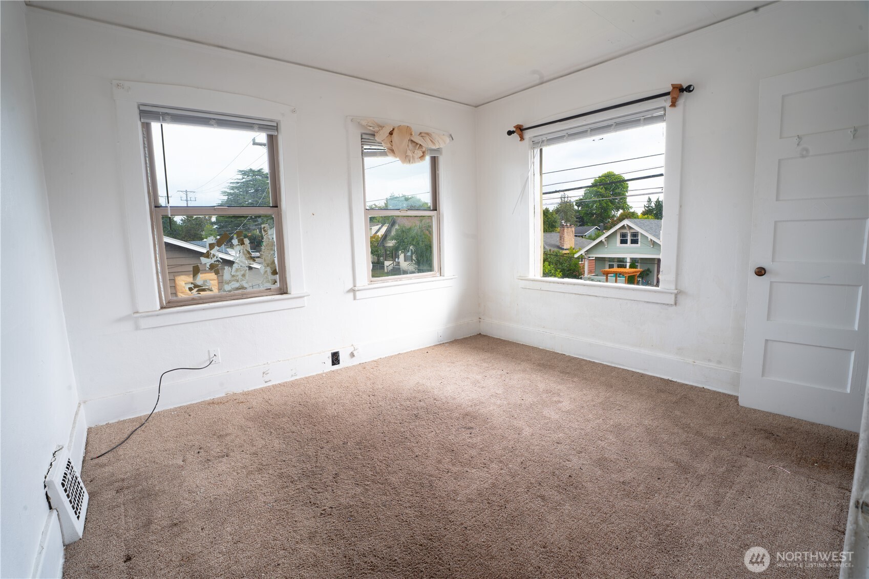 4210 S Holly Street Property Photo 12