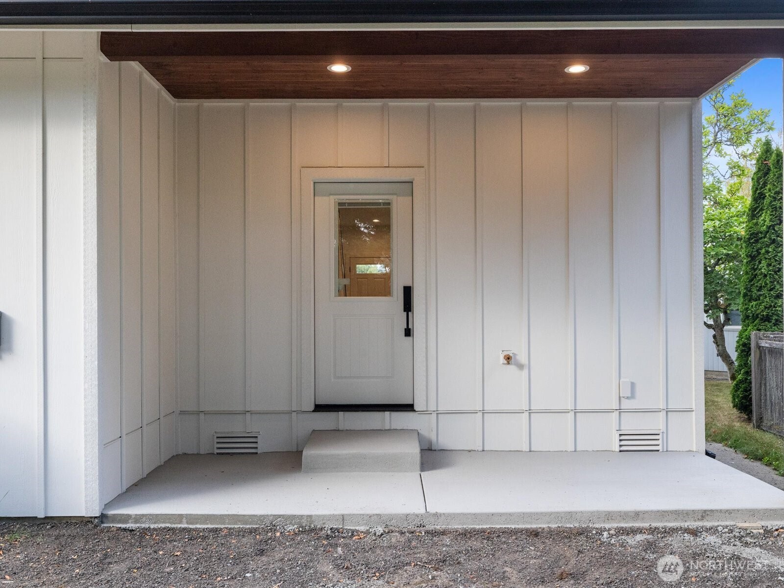 817 Olympic Boulevard B Property Photo 3