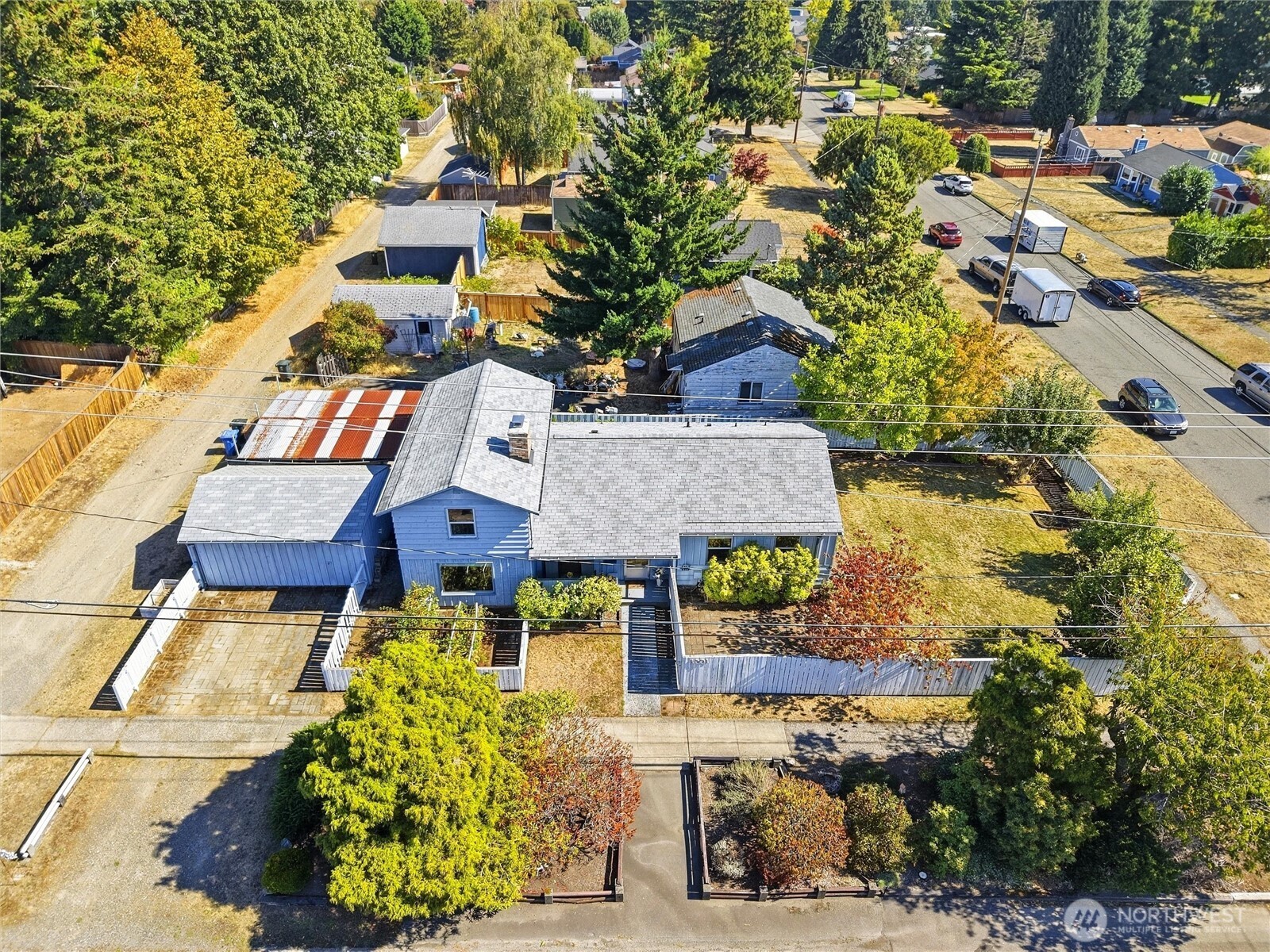 1501 N Huson Property Photo 1
