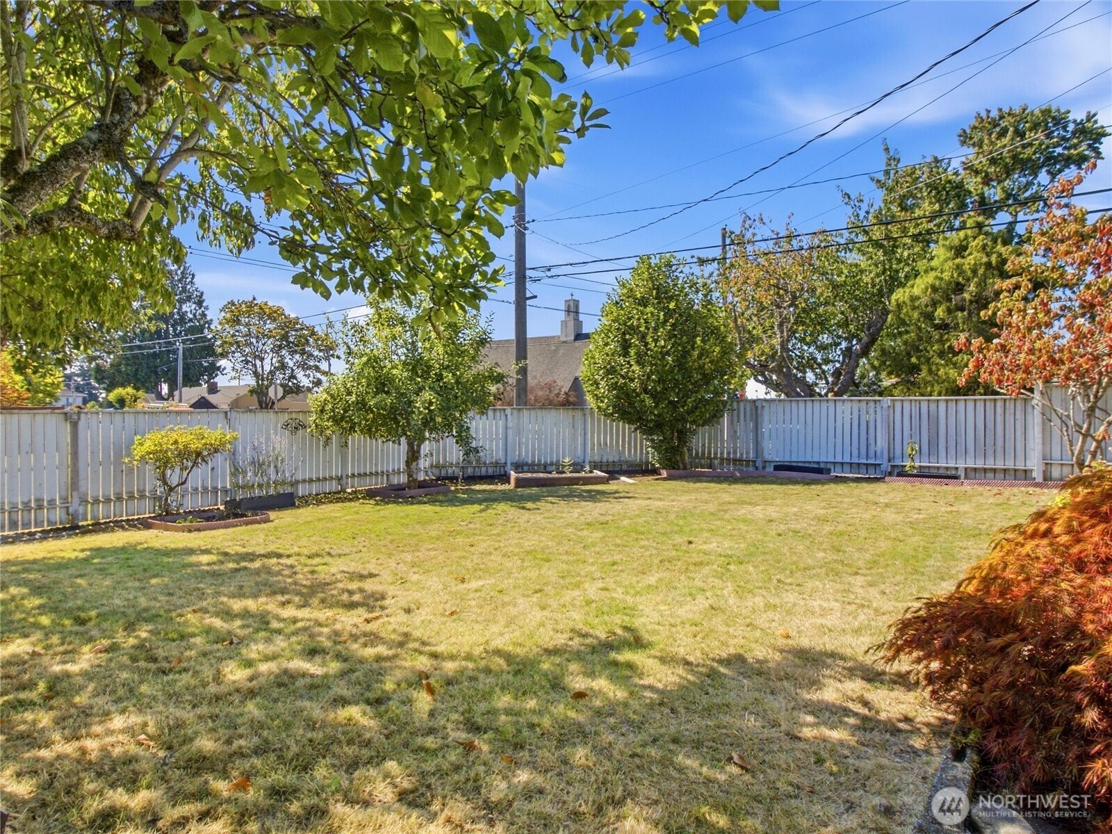 1501 N Huson Property Photo 5
