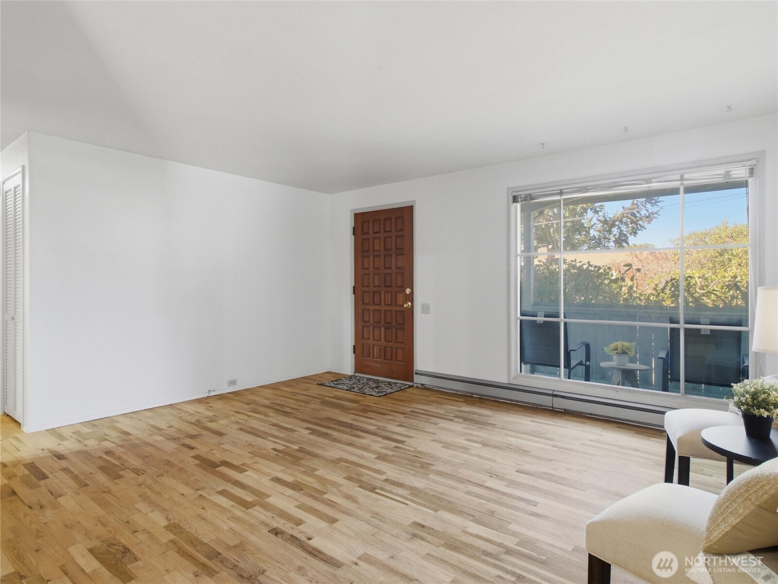 1501 N Huson Property Photo 6