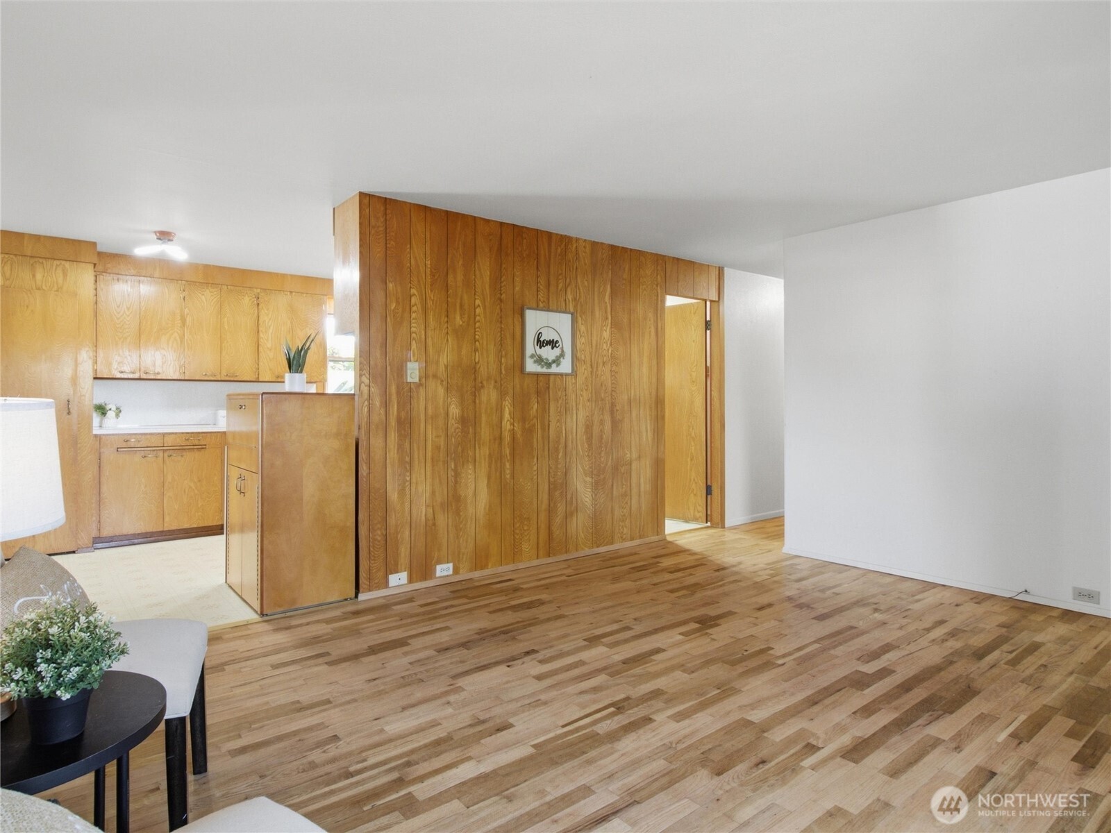 1501 N Huson Property Photo 7