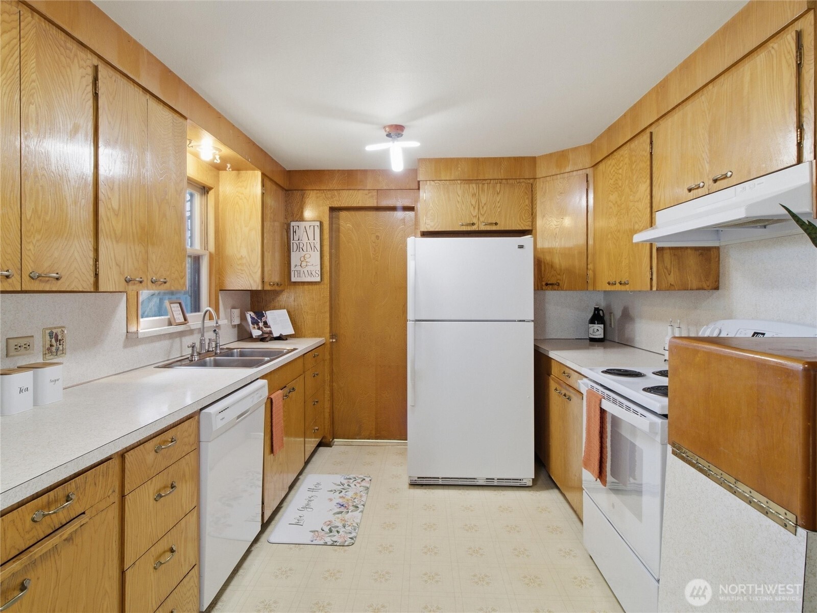 1501 N Huson Property Photo 8