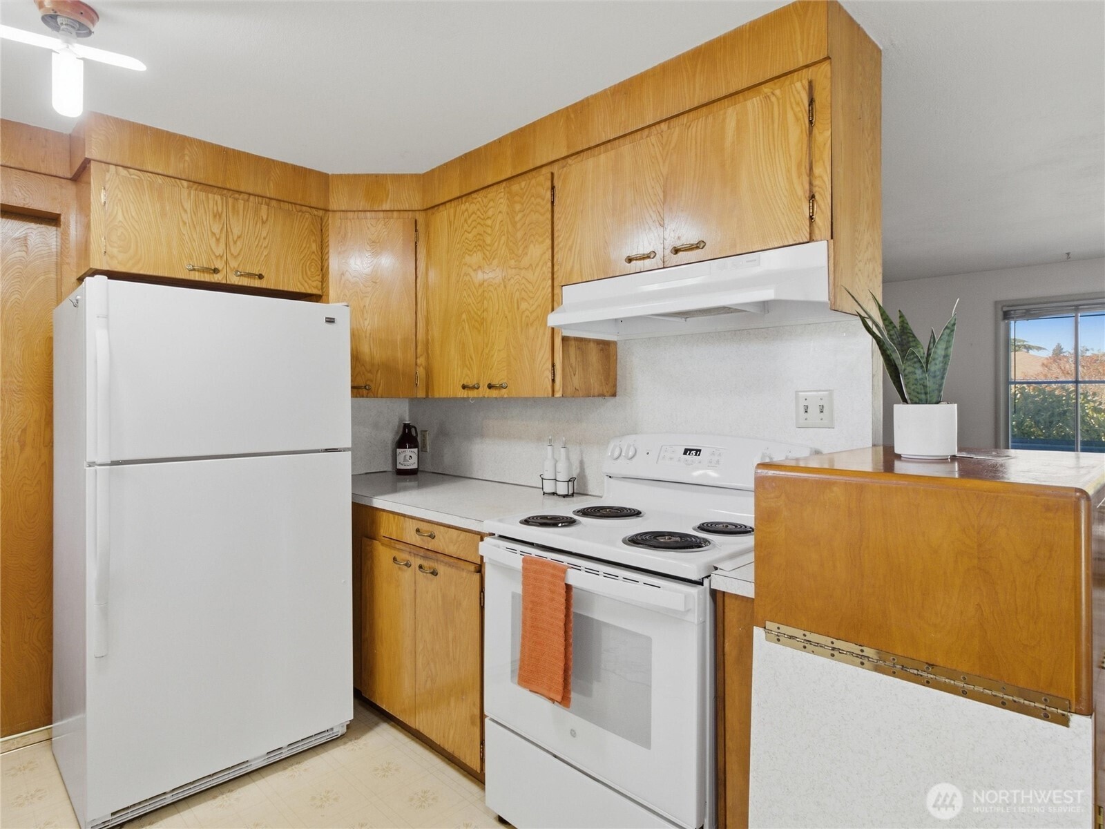 1501 N Huson Property Photo 11