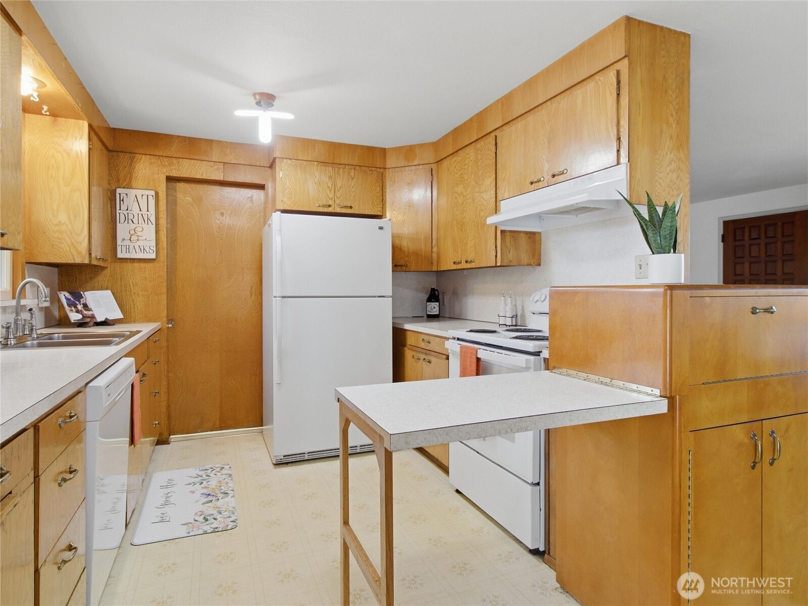 1501 N Huson Property Photo 12