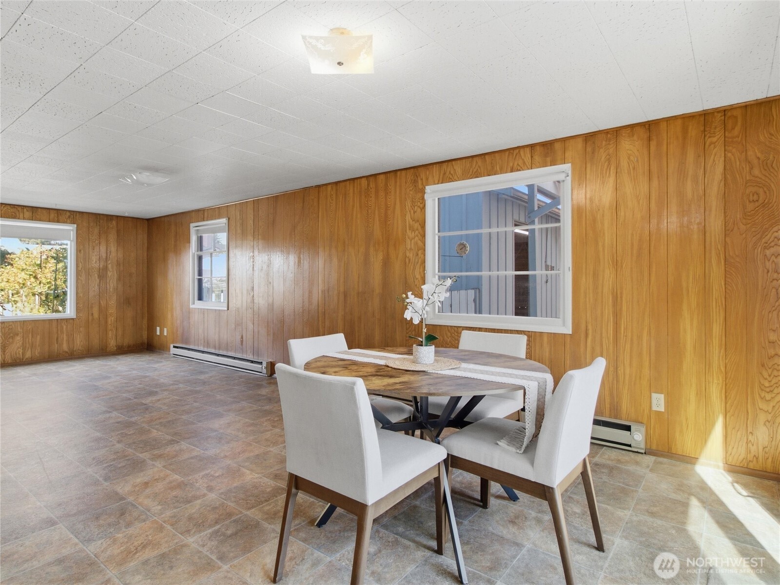 1501 N Huson Property Photo 13