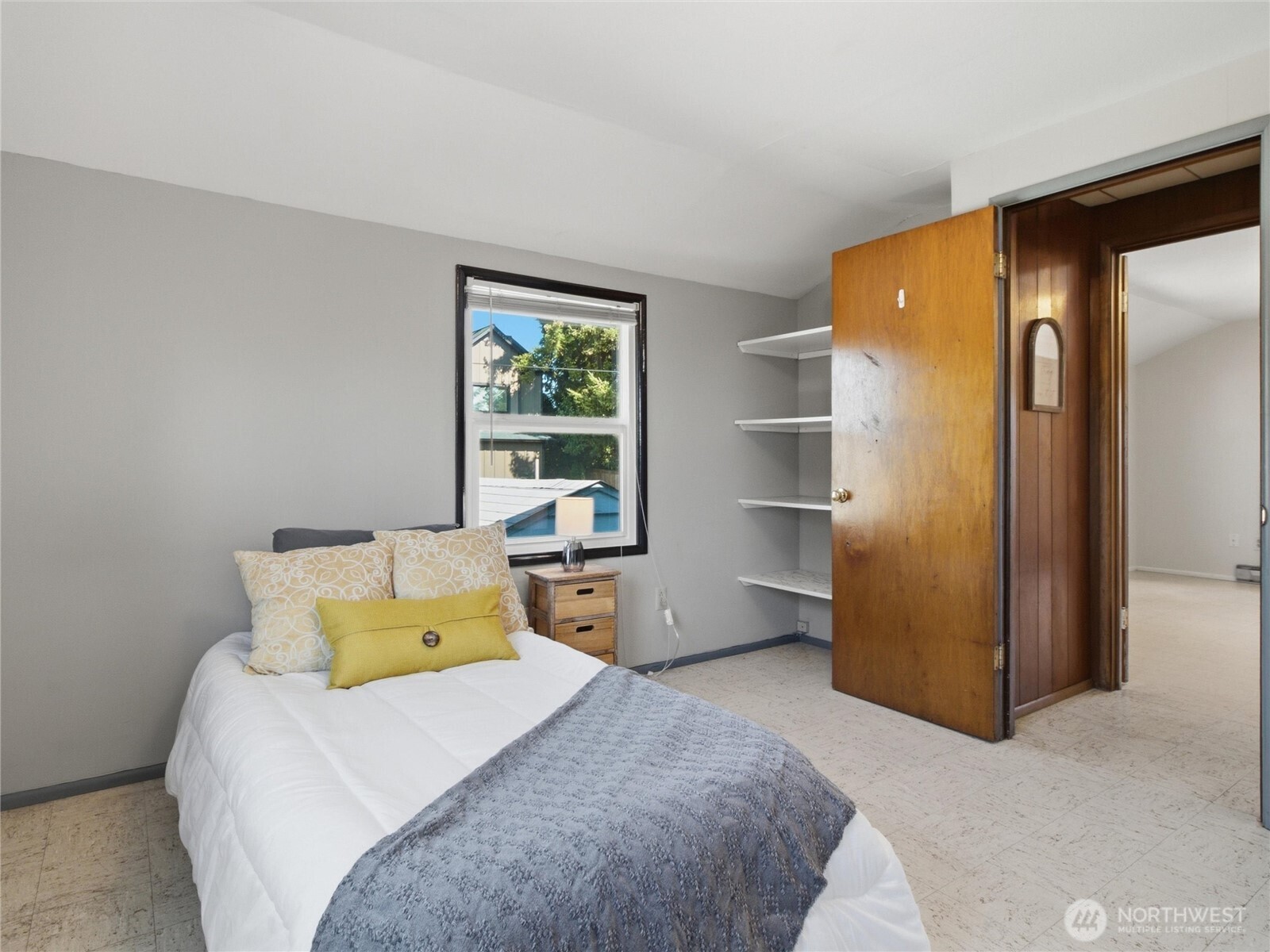 1501 N Huson Property Photo 27
