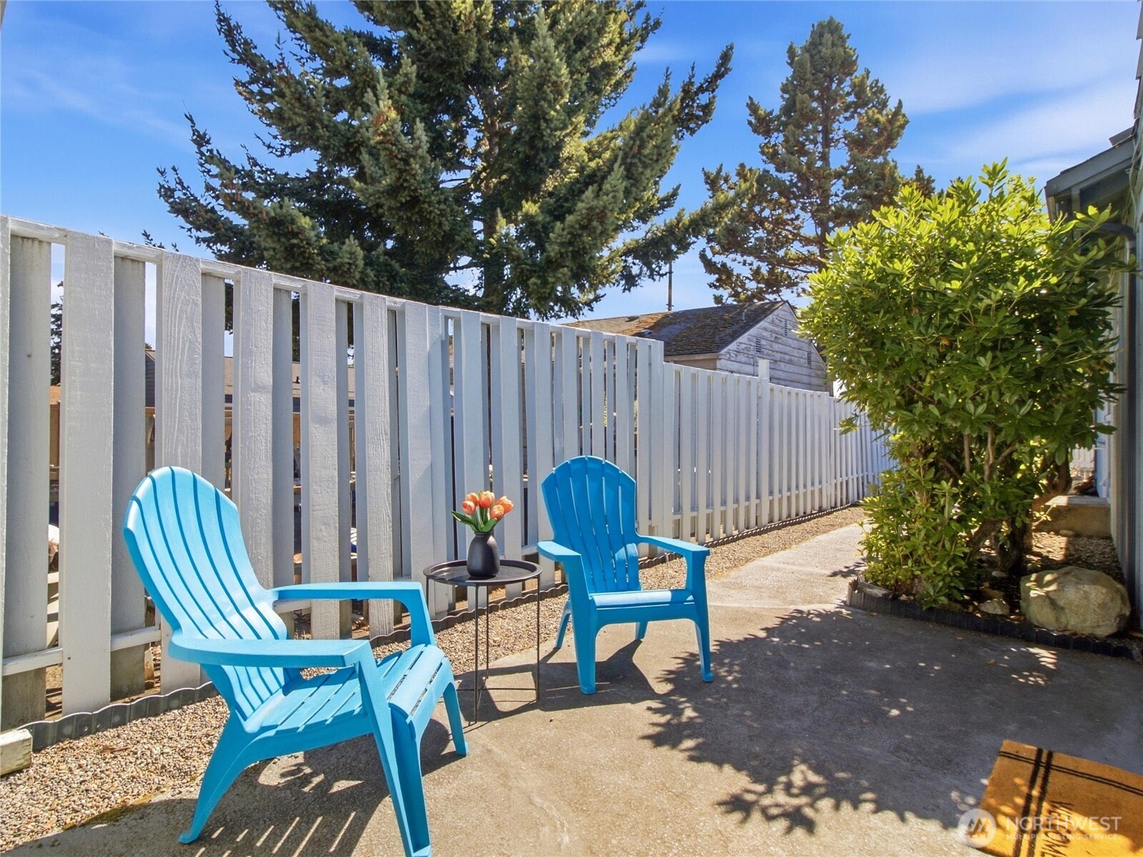 1501 N Huson Property Photo 31