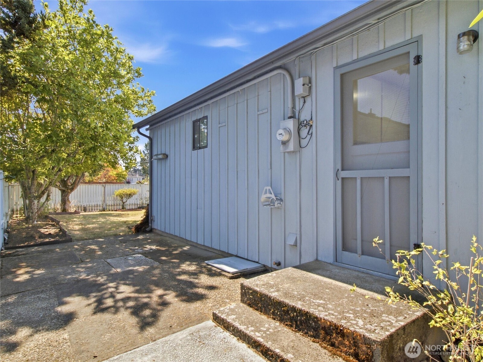 1501 N Huson Property Photo 33