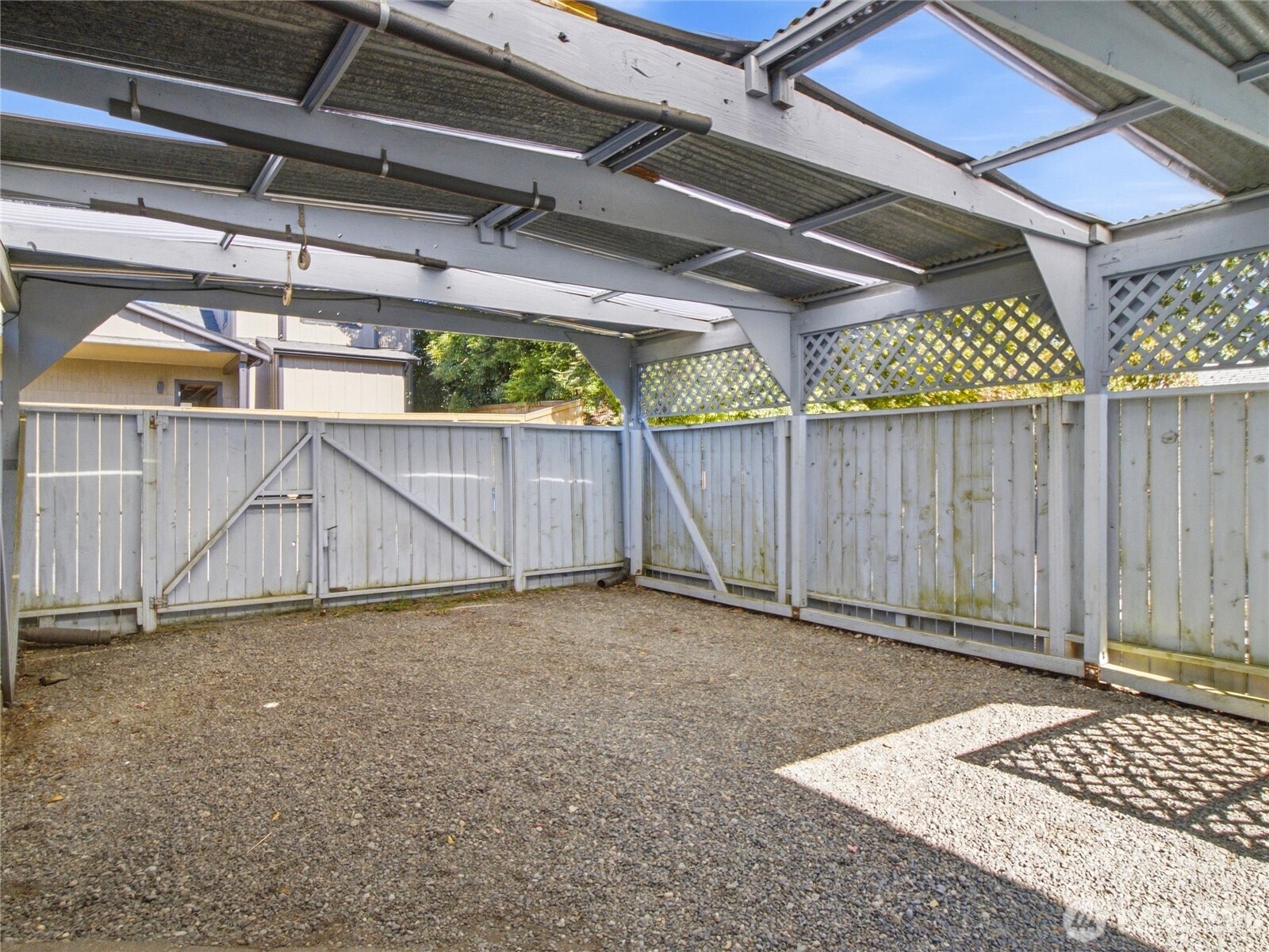 1501 N Huson Property Photo 35