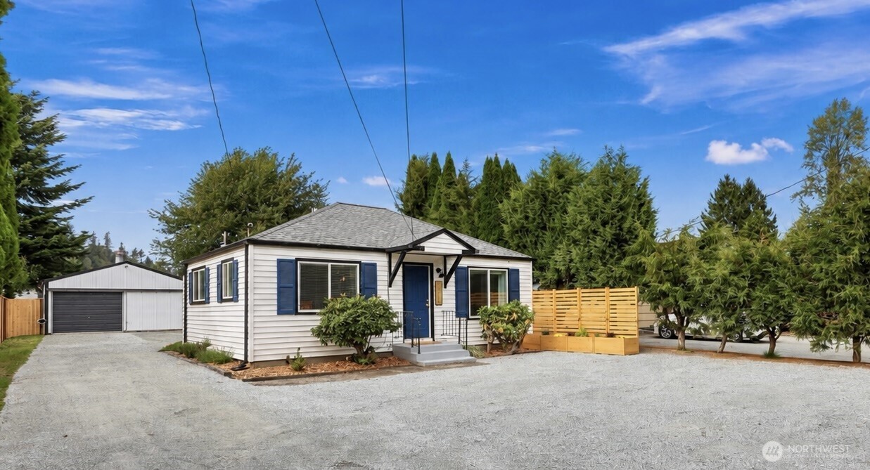 1313 State Route 20 Property Photo 1