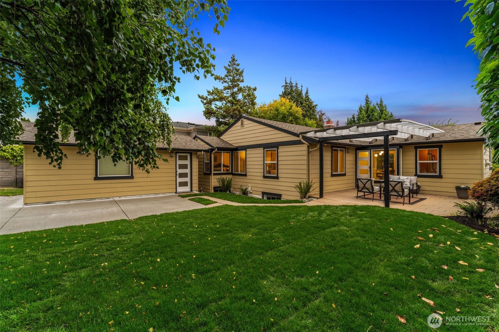 124 6th Avenue Property Photo 3