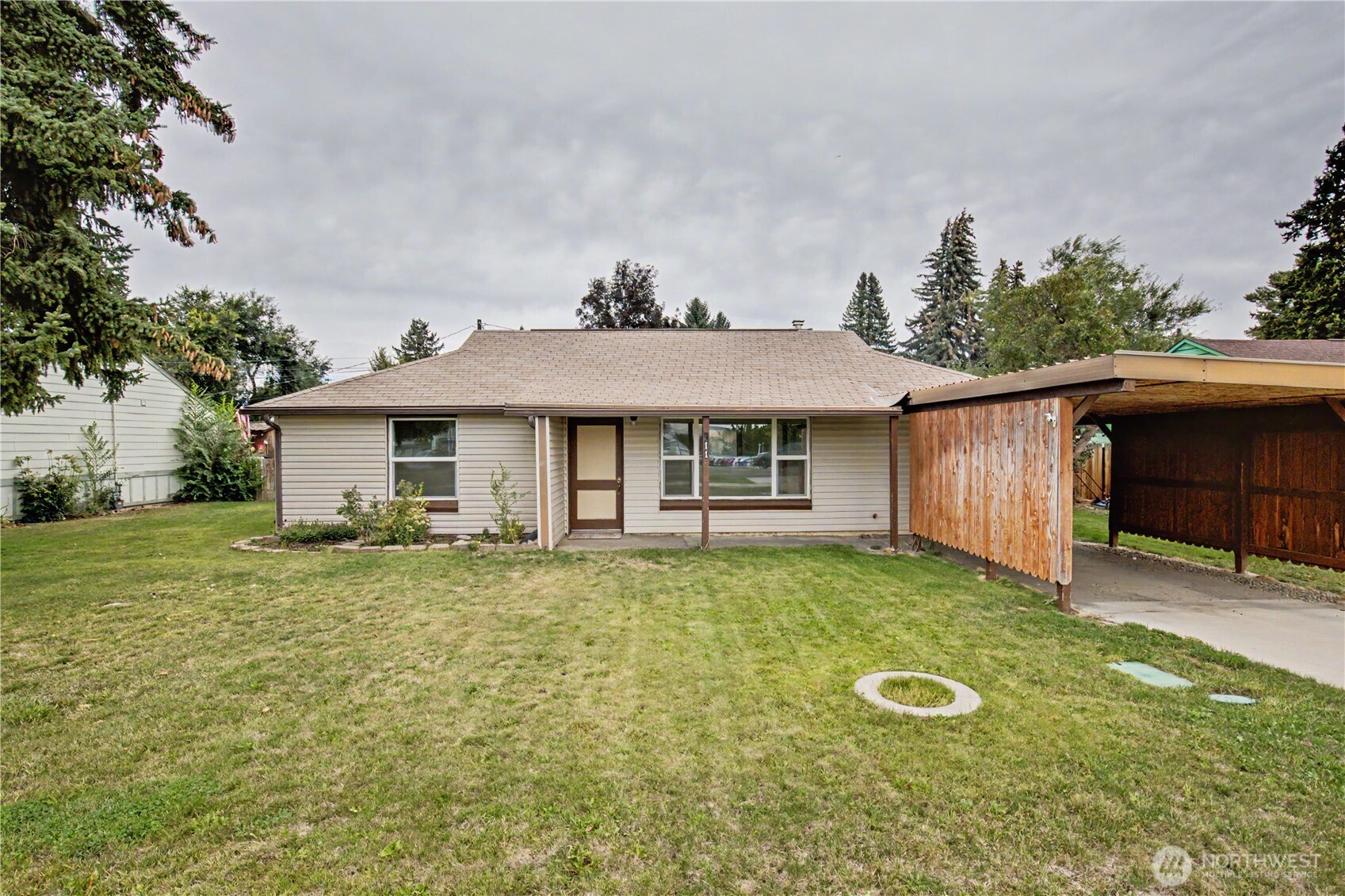 811 E Mountanview Avenue Property Photo 1
