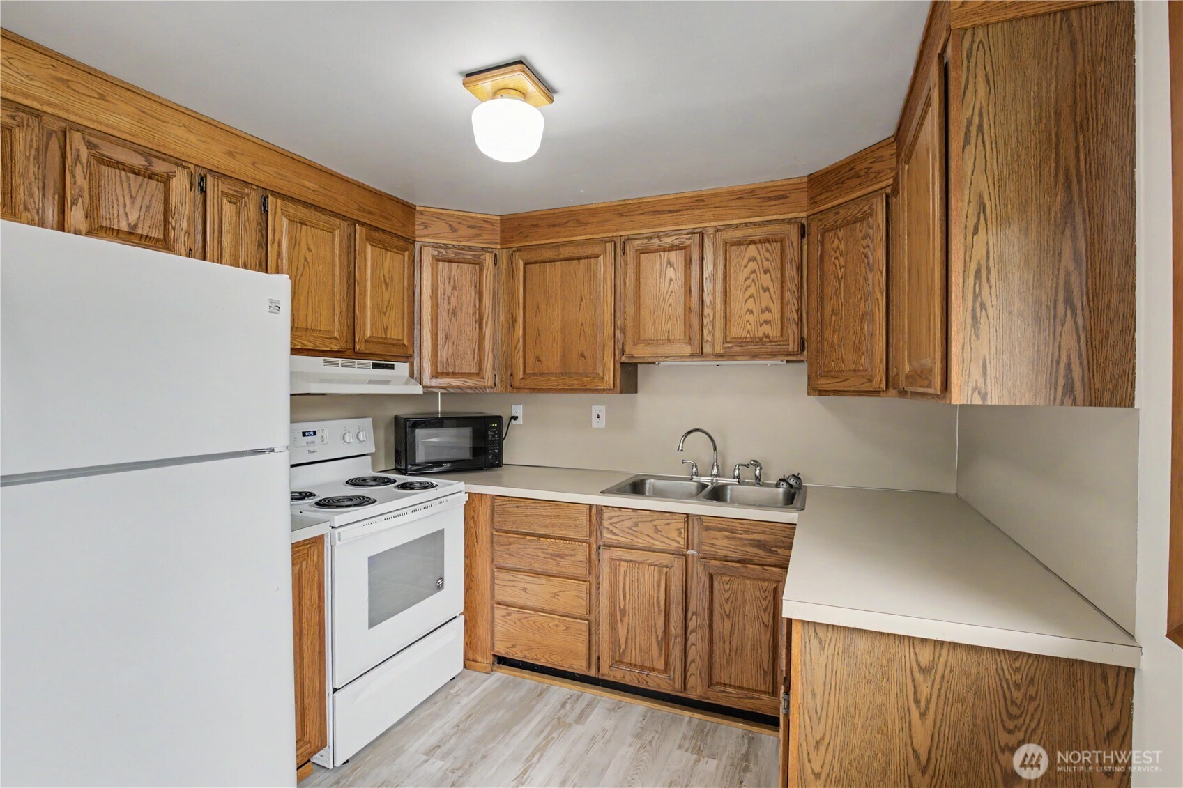 811 E Mountanview Avenue Property Photo 3