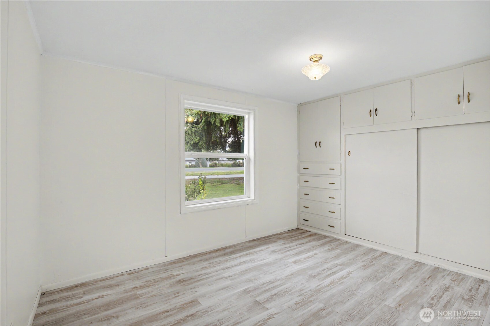 811 E Mountanview Avenue Property Photo 4