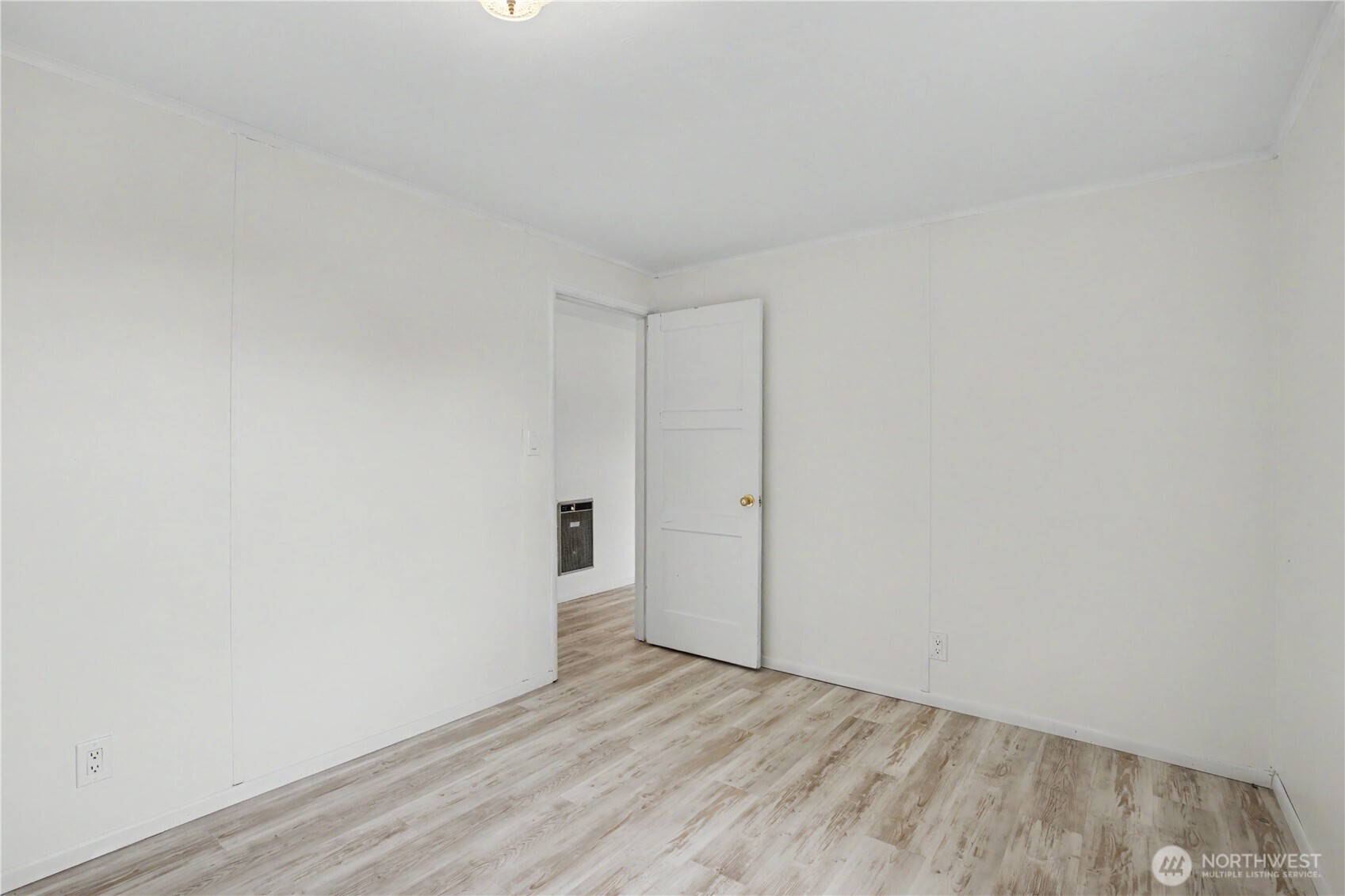 811 E Mountanview Avenue Property Photo 6