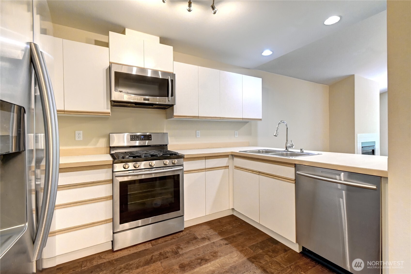 13700 56th Avenue Property Photo 5