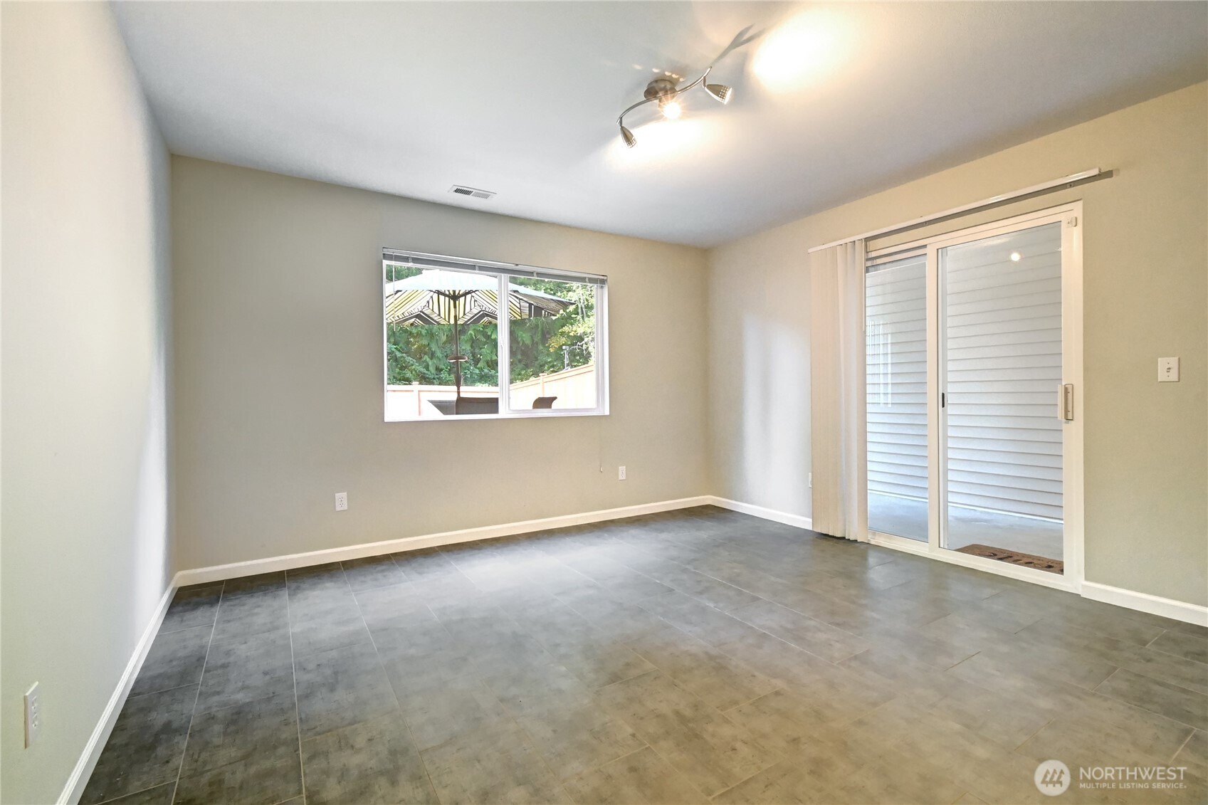 13700 56th Avenue Property Photo 14