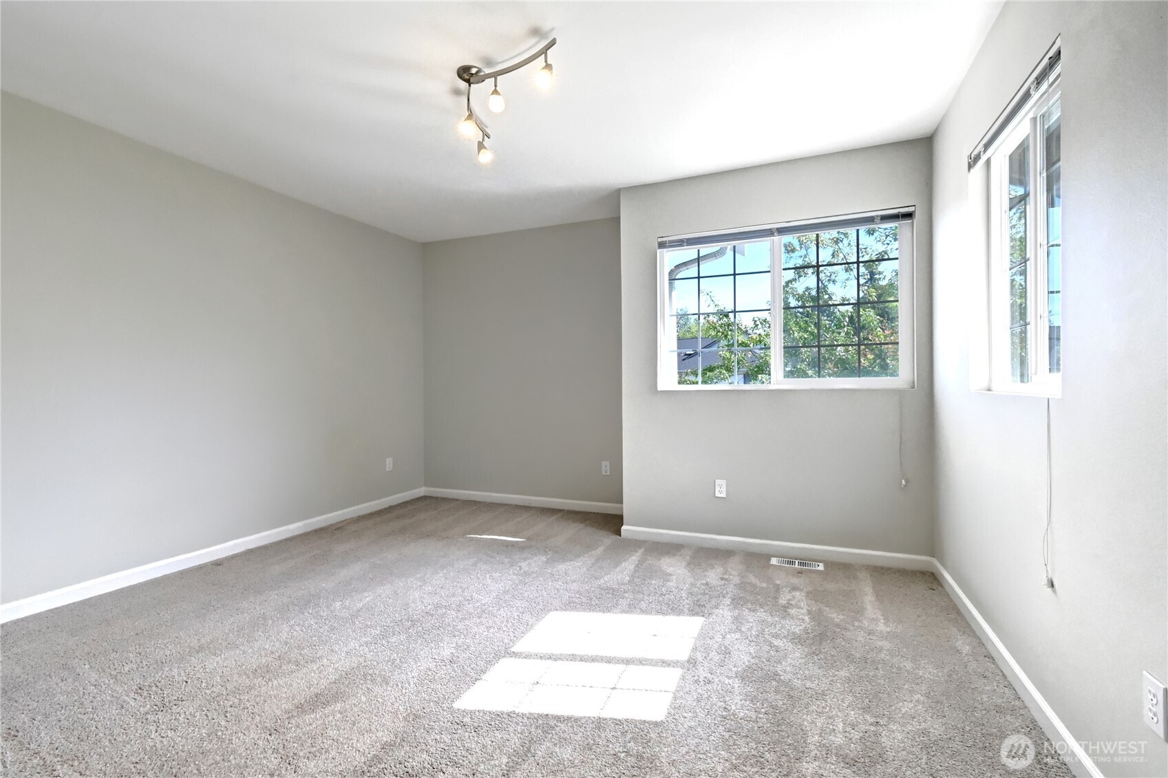 13700 56th Avenue Property Photo 19