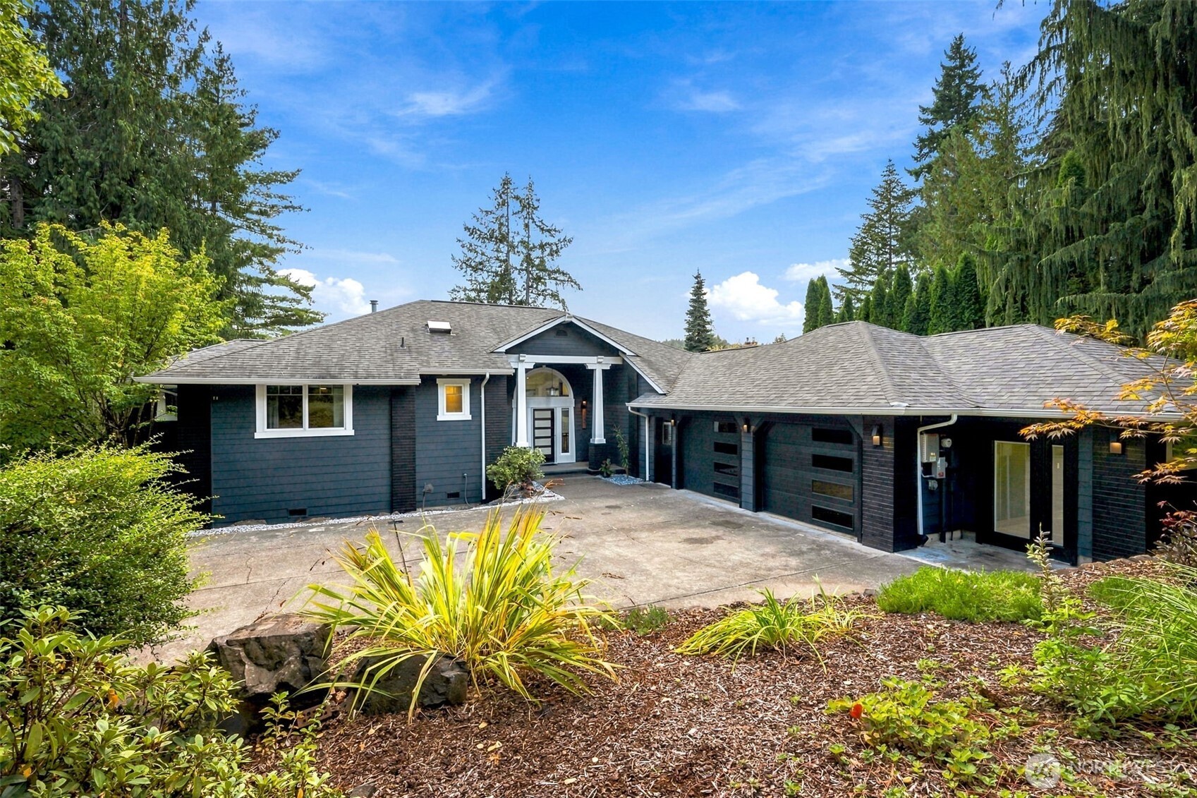 1537 Colonial Court Property Photo 4