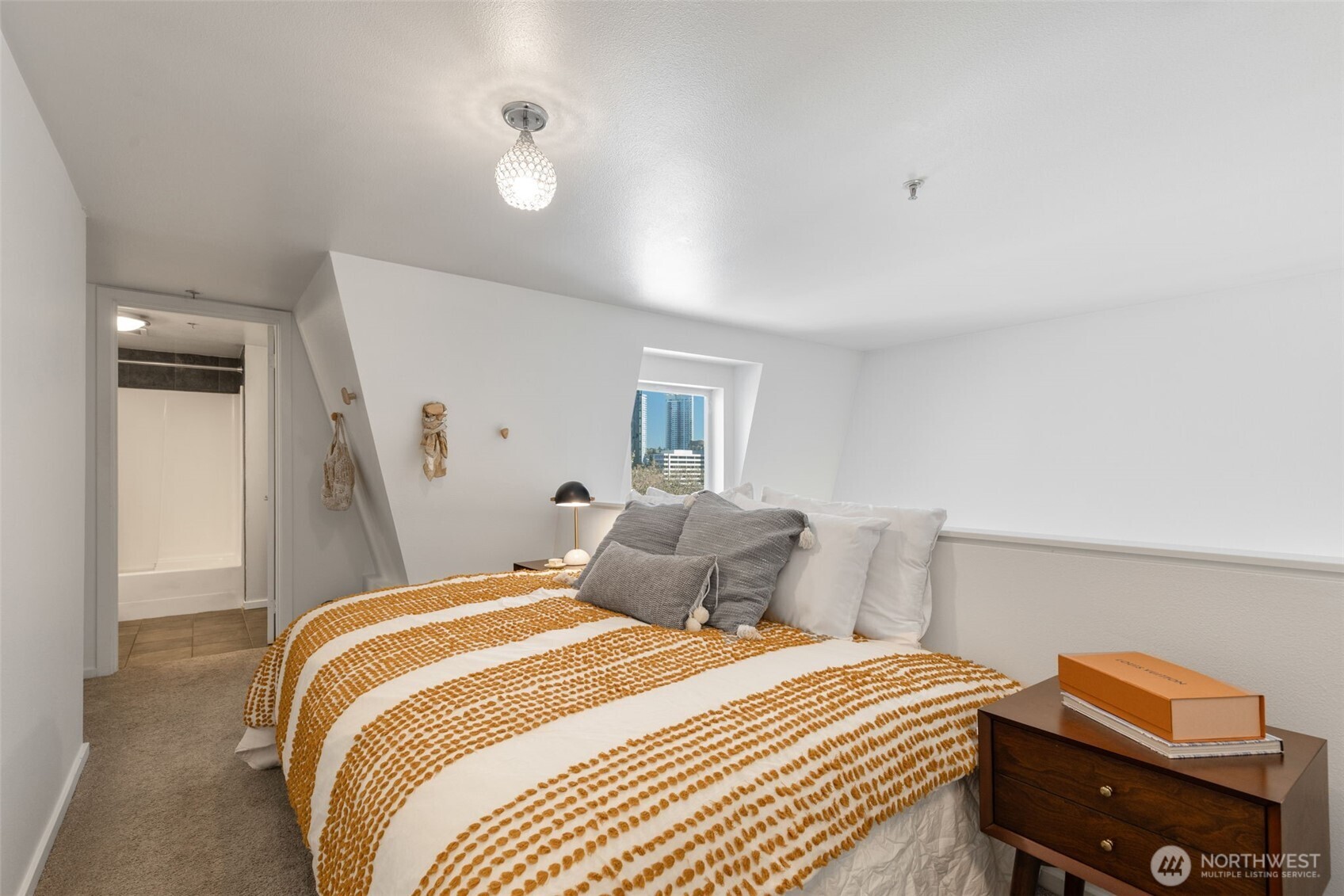 425 Vine St 721 Property Photo 5