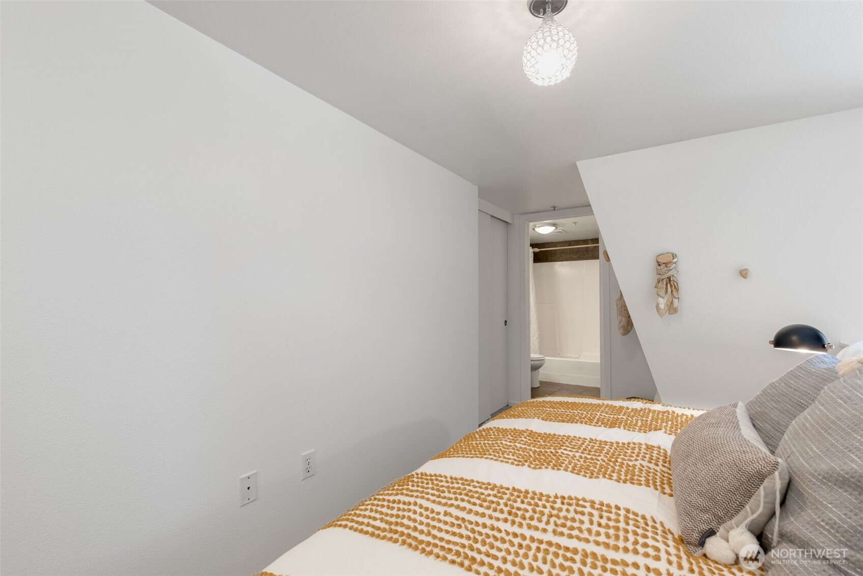 425 Vine St 721 Property Photo 6
