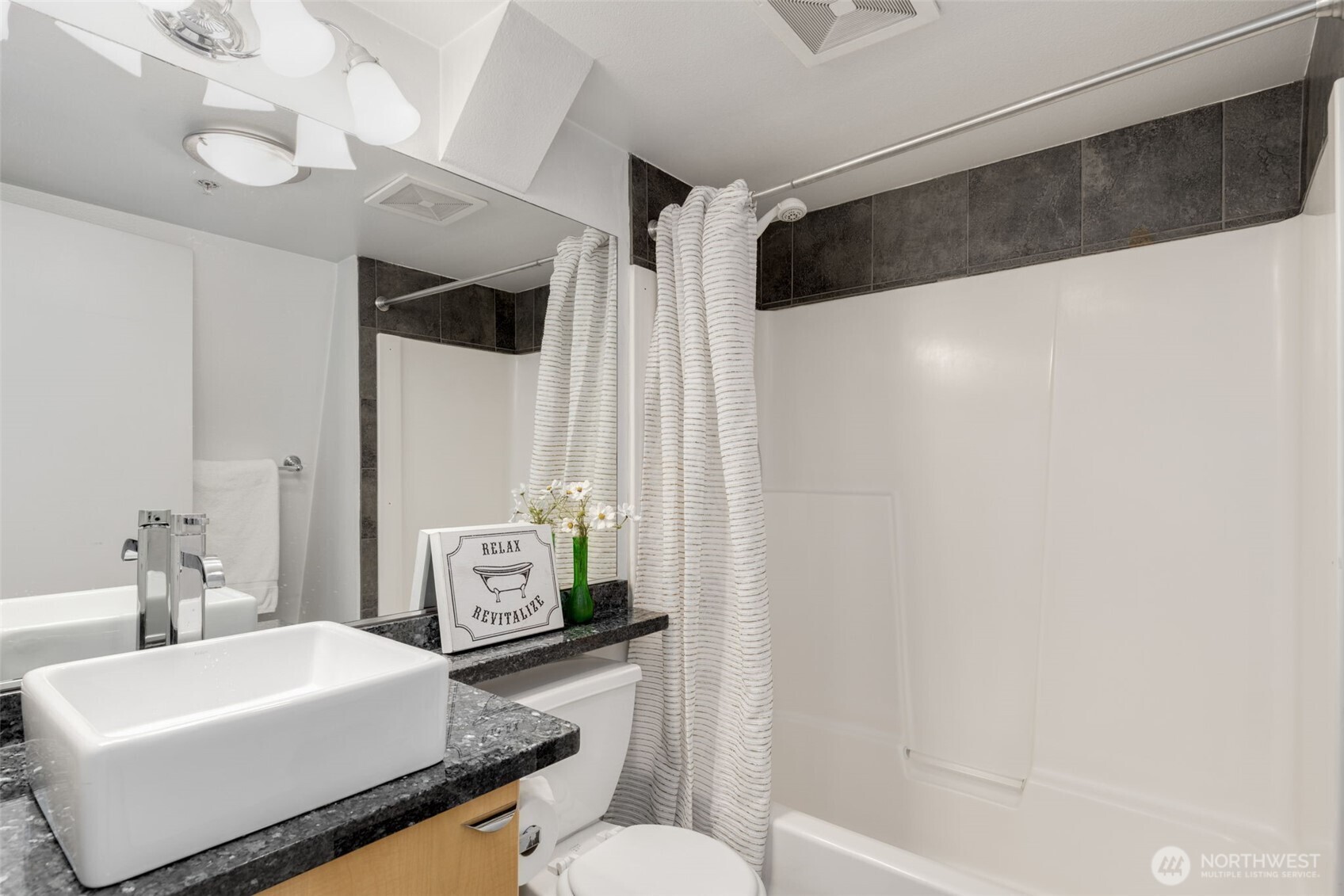 425 Vine St 721 Property Photo 8